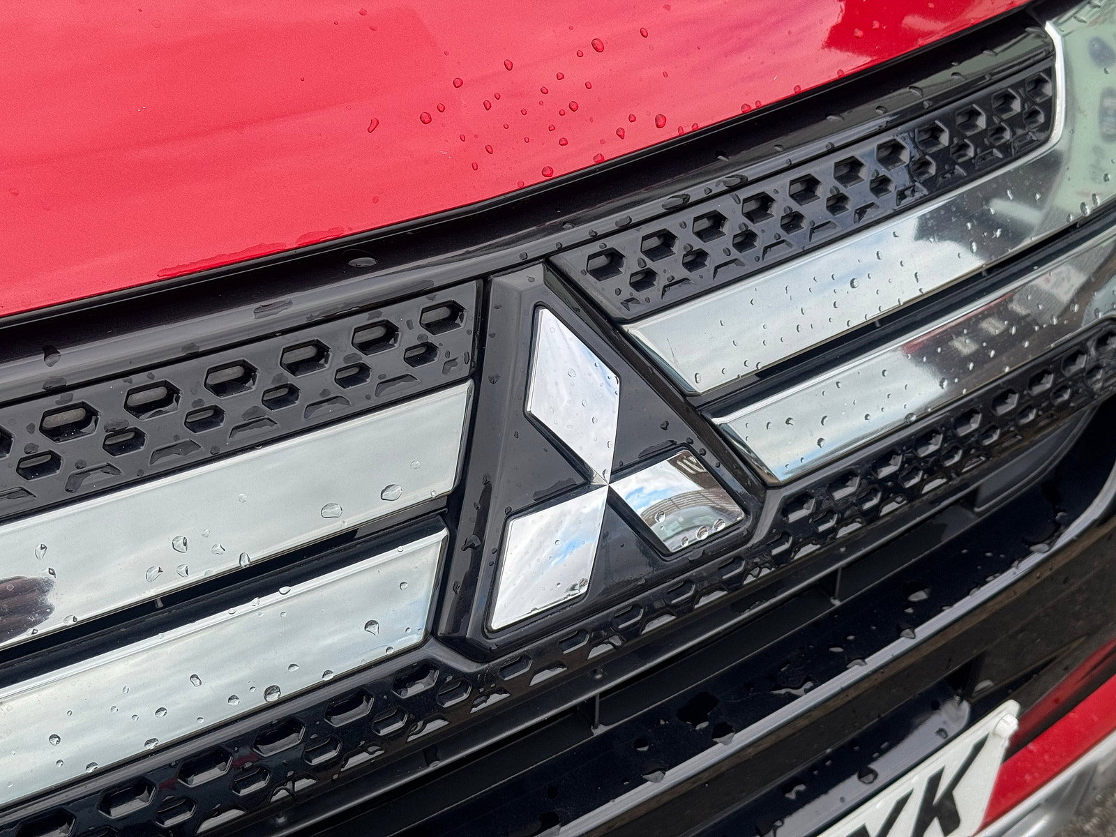 Mitsubishi Outlander 2.4h TwinMotor 13.8kWh 4h SUV 5dr Petrol Plug-in Hybrid CVT 4WD Euro 6 (s/s) (209 ps) 5dr Automatic 2018