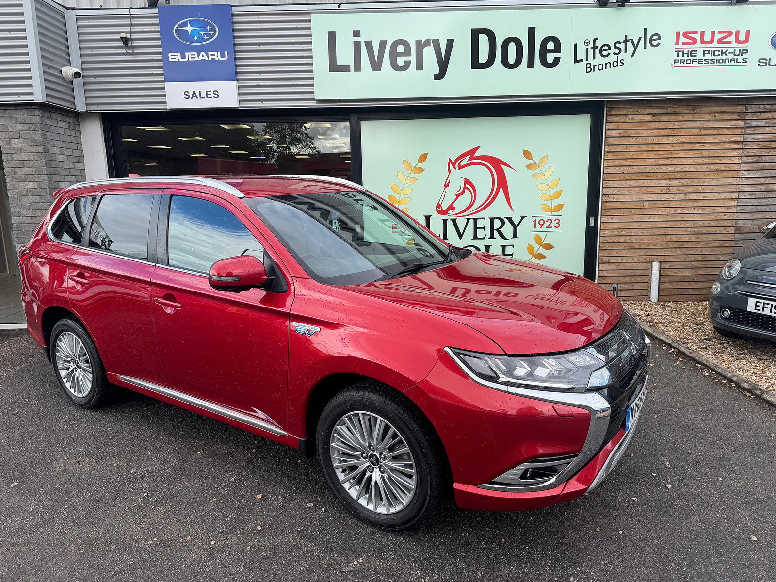 Mitsubishi Outlander 2.4h TwinMotor 13.8kWh 4h SUV 5dr Petrol Plug-in Hybrid CVT 4WD Euro 6 (s/s) (209 ps) 5dr Automatic 2018