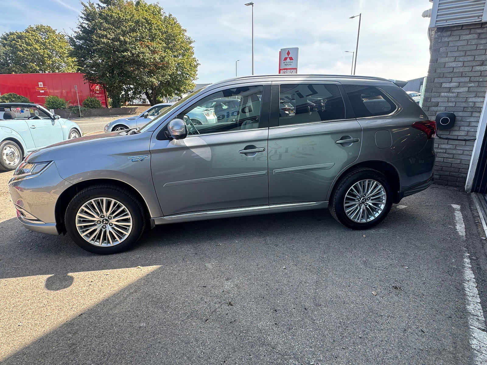 Mitsubishi Outlander 2.4h TwinMotor 13.8kWh 4h SUV 5dr Petrol Plug-in Hybrid CVT 4WD Euro 6 (s/s) (209 ps) 5dr Automatic 2019