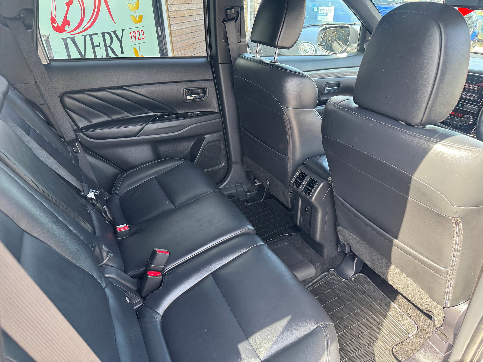 Mitsubishi Outlander 2.4h TwinMotor 13.8kWh 4h SUV 5dr Petrol Plug-in Hybrid CVT 4WD Euro 6 (s/s) (209 ps) 5dr Automatic 2019