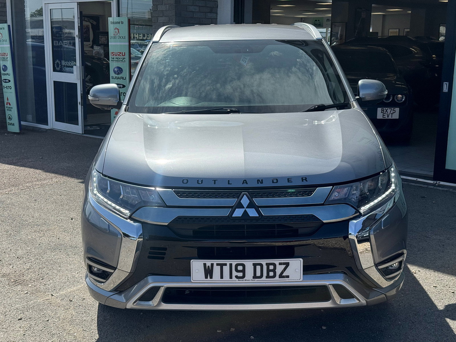 Mitsubishi Outlander 2.4h TwinMotor 13.8kWh 4h SUV 5dr Petrol Plug-in Hybrid CVT 4WD Euro 6 (s/s) (209 ps) 5dr Automatic 2019