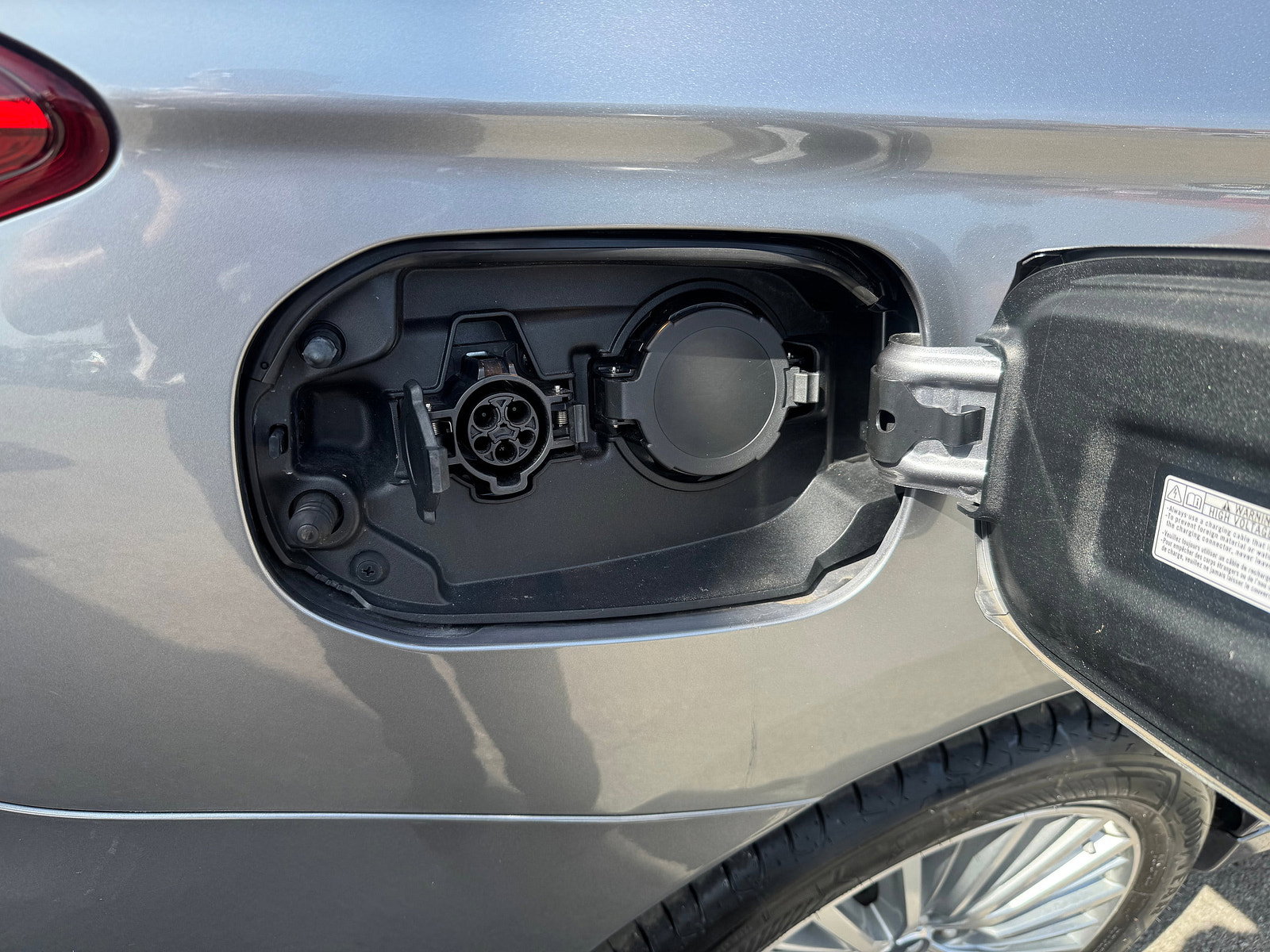 Mitsubishi Outlander 2.4h TwinMotor 13.8kWh 4h SUV 5dr Petrol Plug-in Hybrid CVT 4WD Euro 6 (s/s) (209 ps) 5dr Automatic 2019