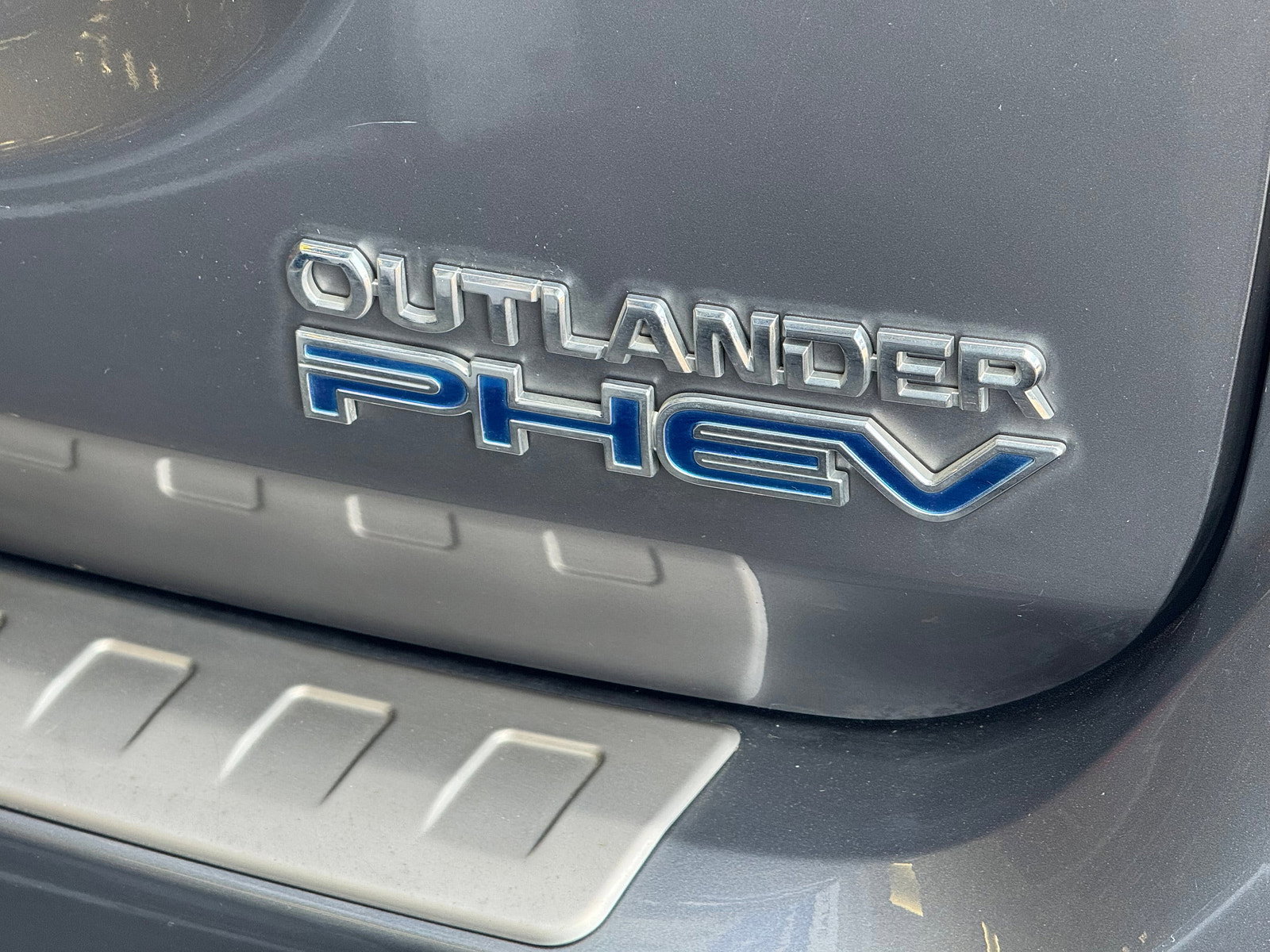 Mitsubishi Outlander 2.4h TwinMotor 13.8kWh 4h SUV 5dr Petrol Plug-in Hybrid CVT 4WD Euro 6 (s/s) (209 ps) 5dr Automatic 2019