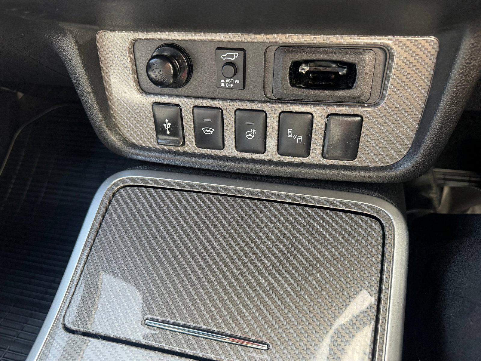 Mitsubishi Outlander 2.4h TwinMotor 13.8kWh 4h SUV 5dr Petrol Plug-in Hybrid CVT 4WD Euro 6 (s/s) (209 ps) 5dr Automatic 2019