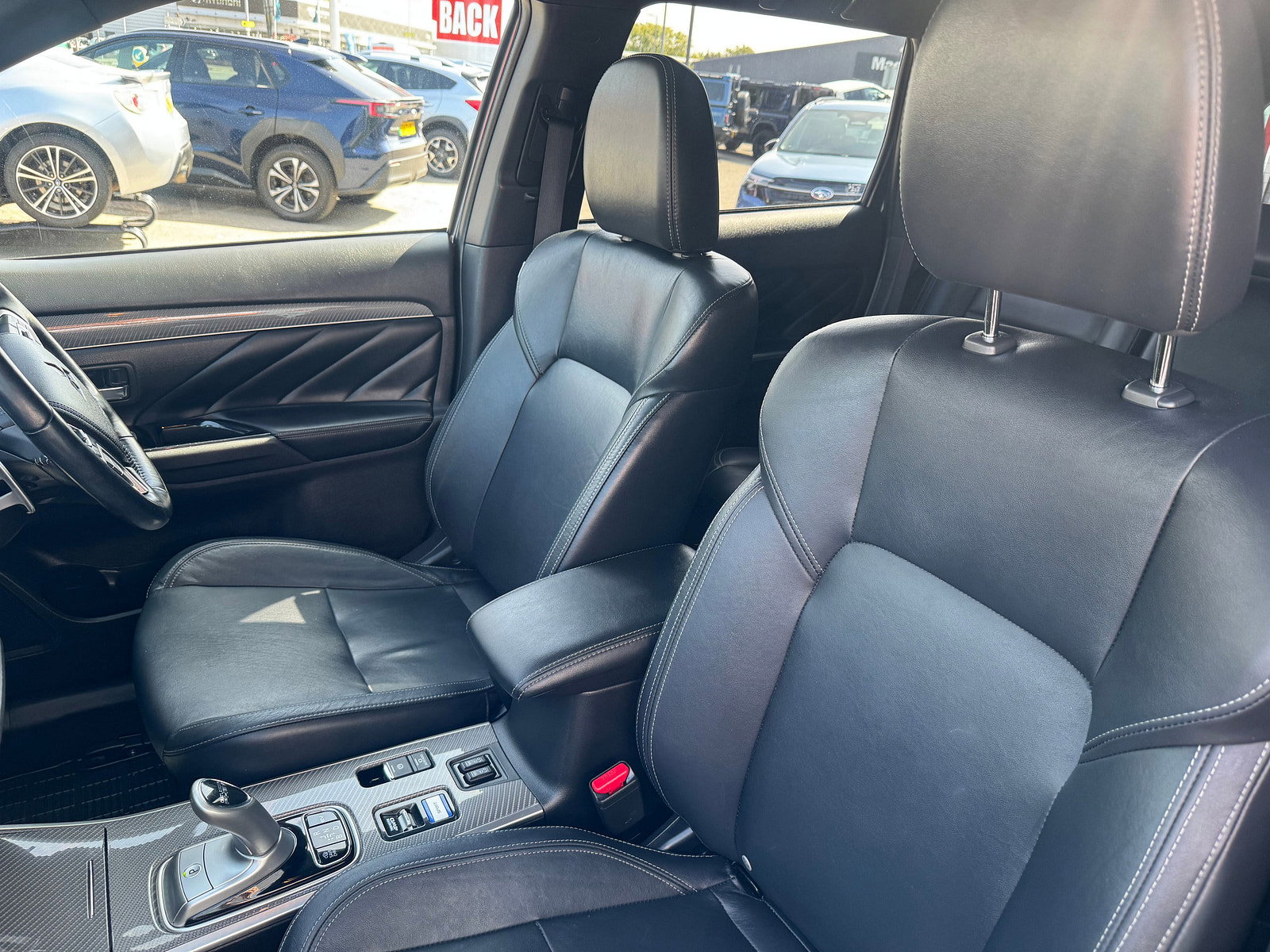 Mitsubishi Outlander 2.4h TwinMotor 13.8kWh 4h SUV 5dr Petrol Plug-in Hybrid CVT 4WD Euro 6 (s/s) (209 ps) 5dr Automatic 2019