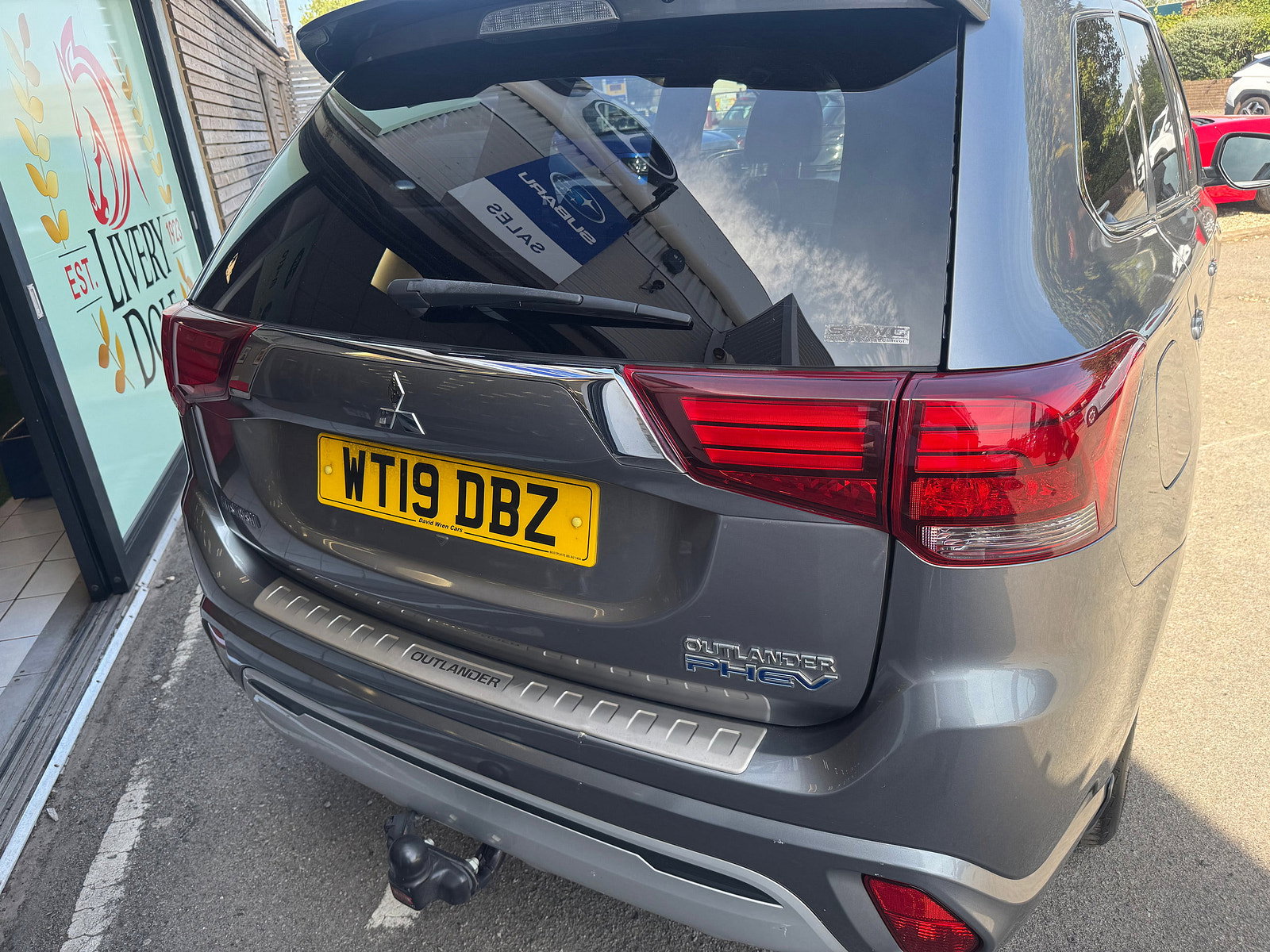 Mitsubishi Outlander 2.4h TwinMotor 13.8kWh 4h SUV 5dr Petrol Plug-in Hybrid CVT 4WD Euro 6 (s/s) (209 ps) 5dr Automatic 2019