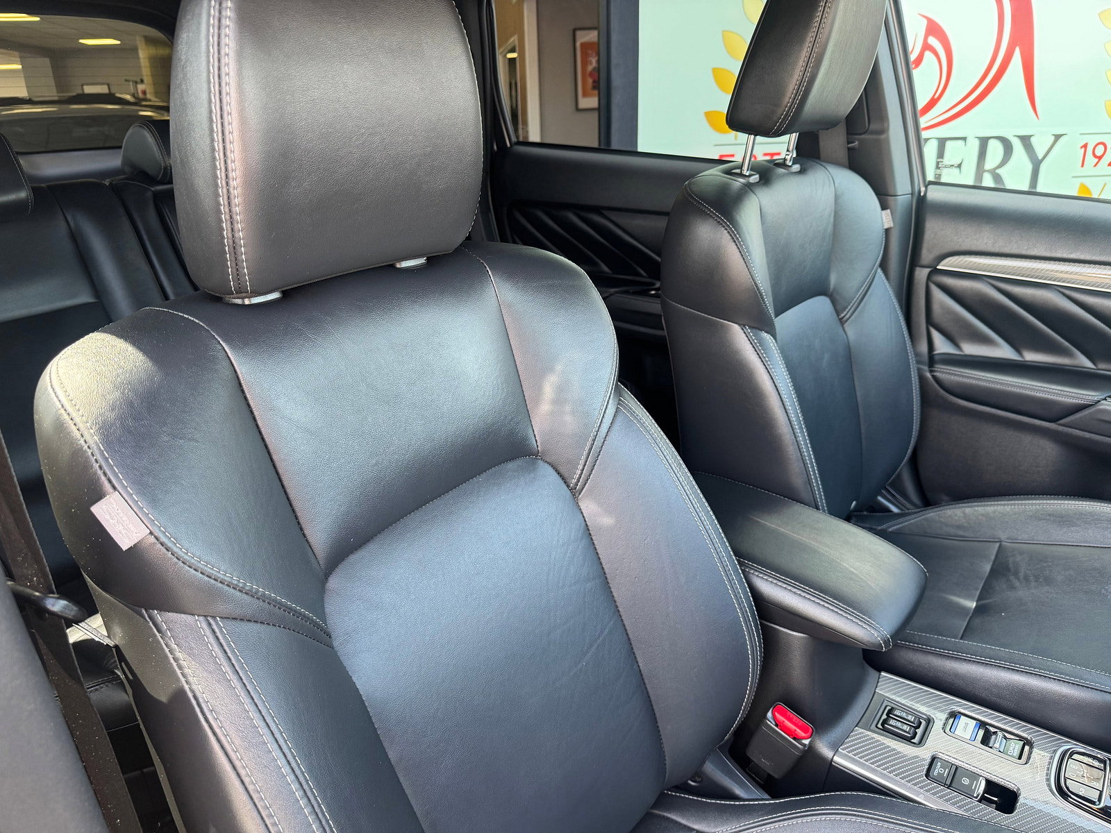 Mitsubishi Outlander 2.4h TwinMotor 13.8kWh 4h SUV 5dr Petrol Plug-in Hybrid CVT 4WD Euro 6 (s/s) (209 ps) 5dr Automatic 2019