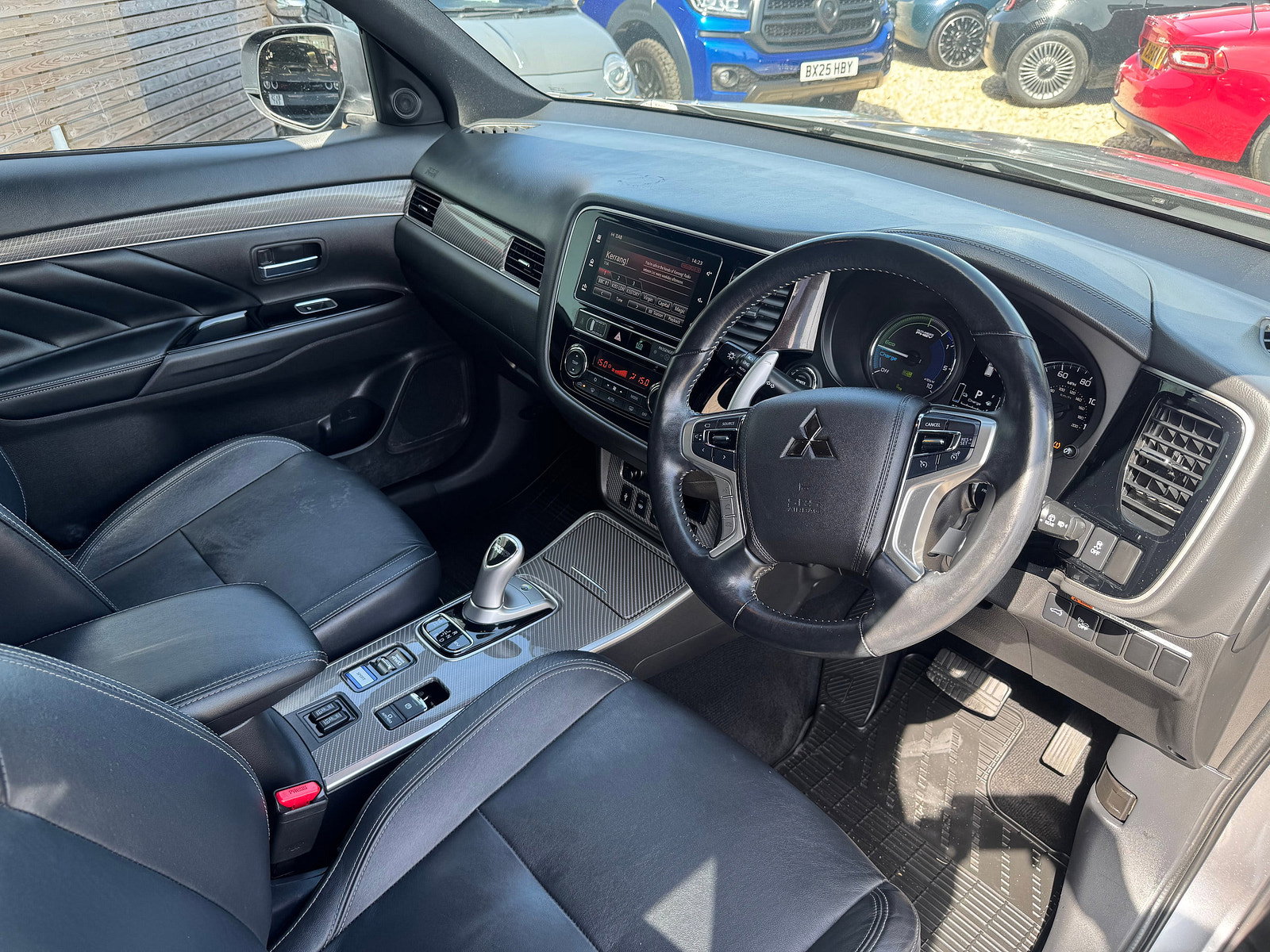 Mitsubishi Outlander 2.4h TwinMotor 13.8kWh 4h SUV 5dr Petrol Plug-in Hybrid CVT 4WD Euro 6 (s/s) (209 ps) 5dr Automatic 2019