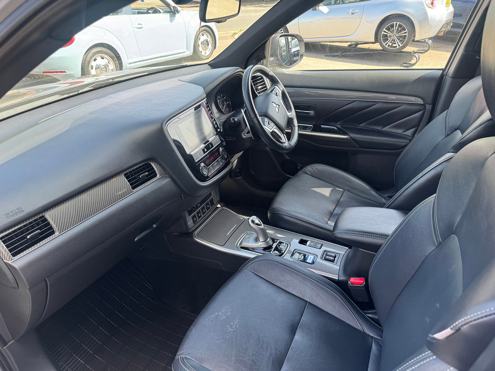 Mitsubishi Outlander 2.4h TwinMotor 13.8kWh 4h SUV 5dr Petrol Plug-in Hybrid CVT 4WD Euro 6 (s/s) (209 ps) 5dr Automatic 2019