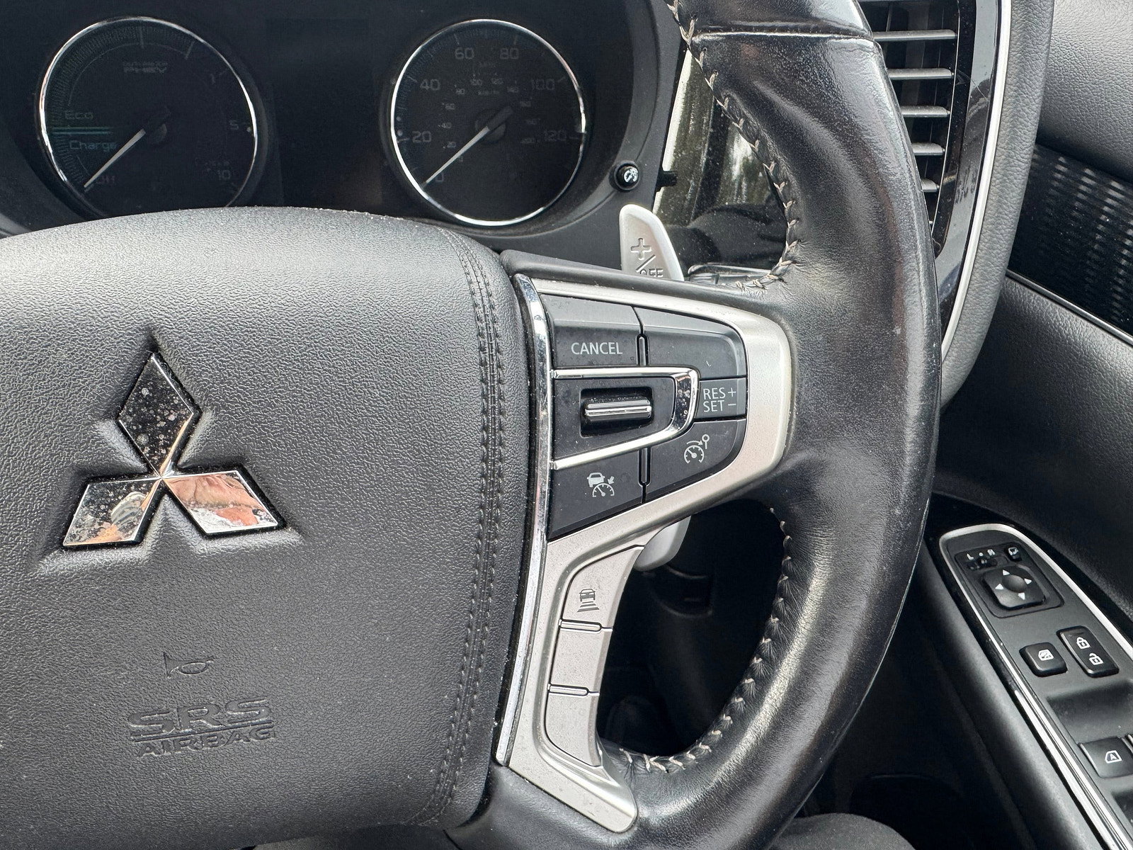 Mitsubishi Outlander 2.4h TwinMotor 13.8kWh Exceed Safety SUV 5dr Petrol Plug-in Hybrid CVT 4WD Euro 6 (s/s) (224 ps) 5dr Automatic 2020