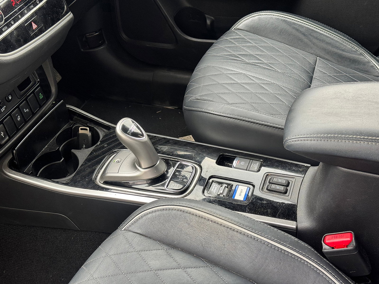 Mitsubishi Outlander 2.4h TwinMotor 13.8kWh Exceed Safety SUV 5dr Petrol Plug-in Hybrid CVT 4WD Euro 6 (s/s) (224 ps) 5dr Automatic 2020