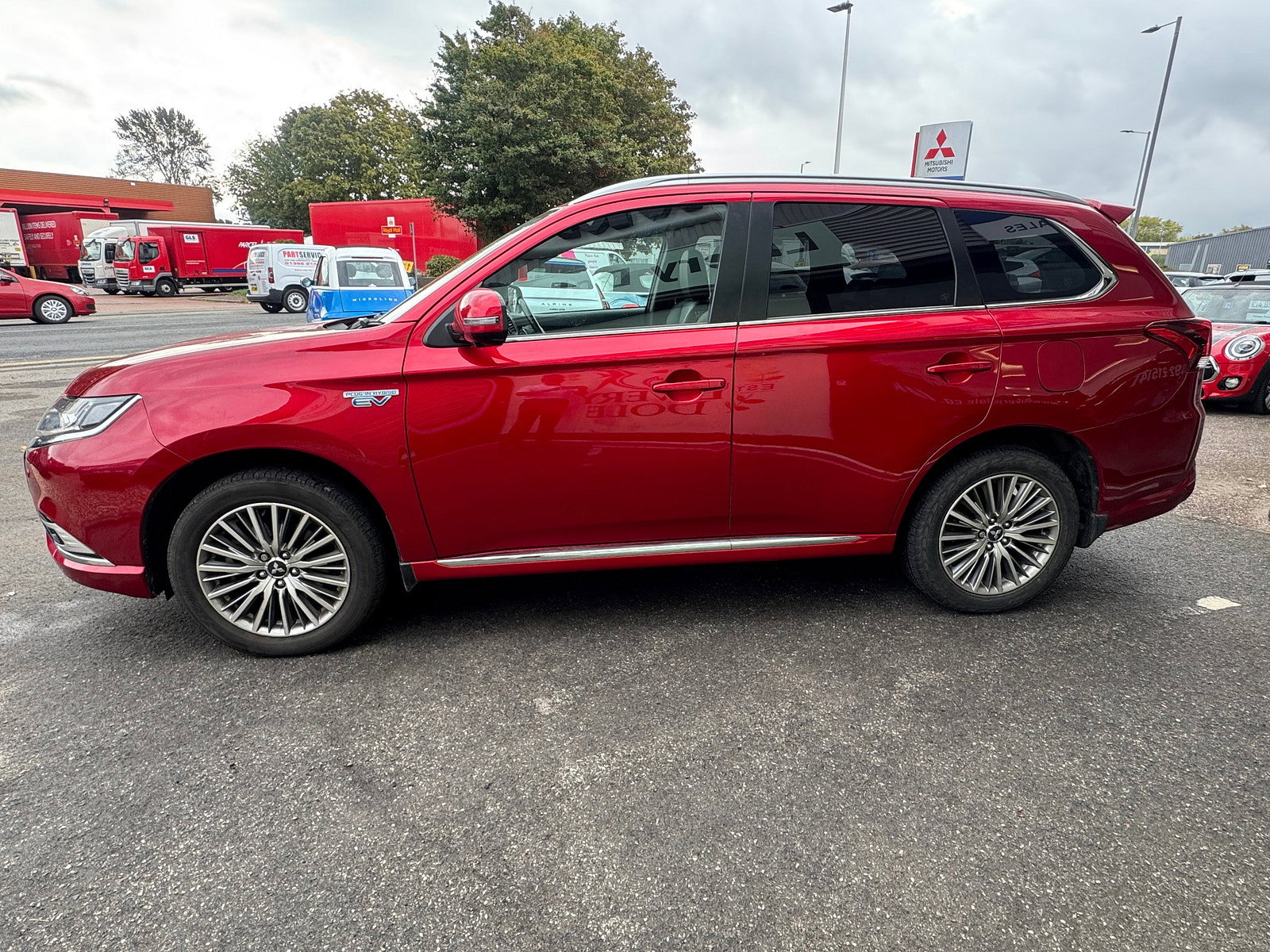Mitsubishi Outlander 2.4h TwinMotor 13.8kWh Exceed Safety SUV 5dr Petrol Plug-in Hybrid CVT 4WD Euro 6 (s/s) (224 ps) 5dr Automatic 2020