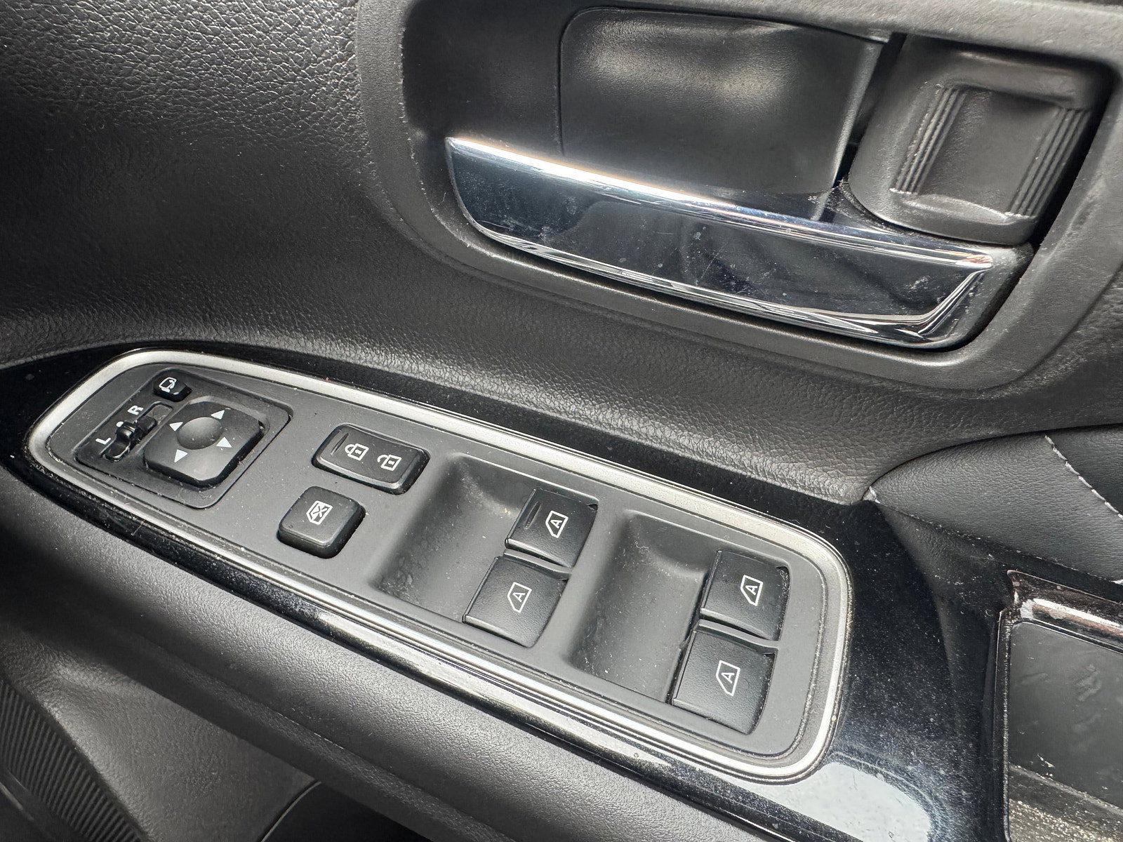 Mitsubishi Outlander 2.4h TwinMotor 13.8kWh Exceed Safety SUV 5dr Petrol Plug-in Hybrid CVT 4WD Euro 6 (s/s) (224 ps) 5dr Automatic 2020