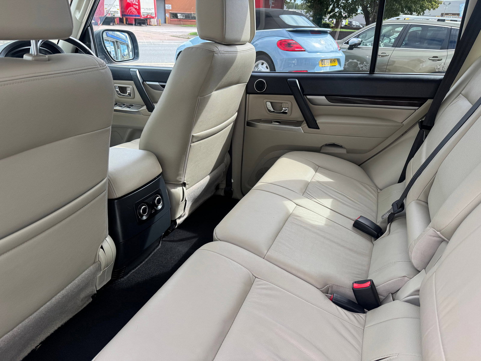 Mitsubishi Shogun 3.2 DI-DC SG3 SUV 5dr Diesel Auto 4WD Euro 6 LWB (187 ps) 5dr Automatic 2016