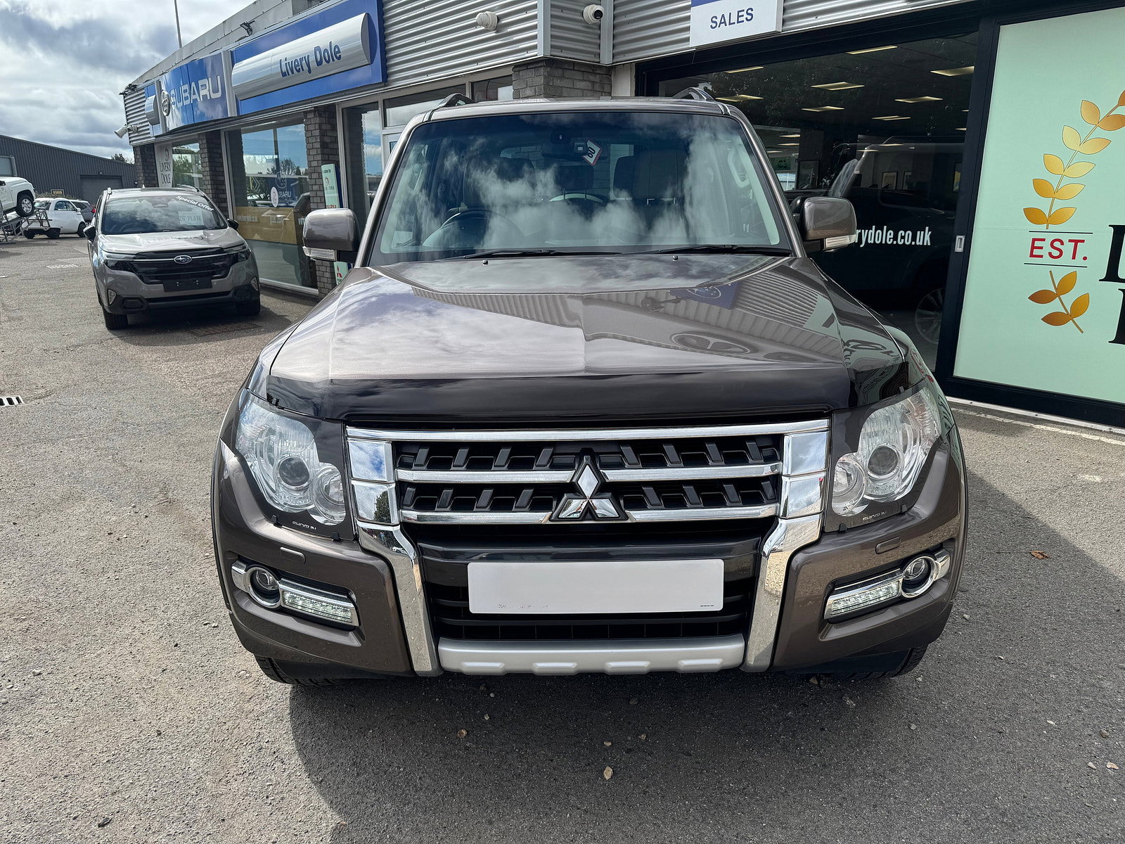Mitsubishi Shogun 3.2 DI-DC SG3 SUV 5dr Diesel Auto 4WD Euro 6 LWB (187 ps) 5dr Automatic 2016