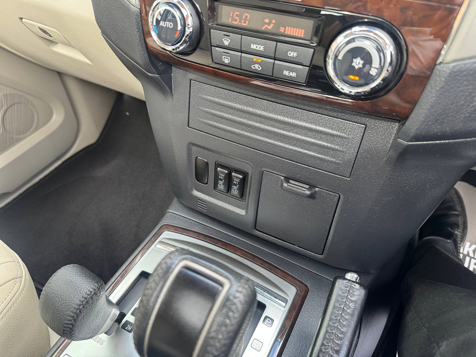 Mitsubishi Shogun 3.2 DI-DC SG3 SUV 5dr Diesel Auto 4WD Euro 6 LWB (187 ps) 5dr Automatic 2016