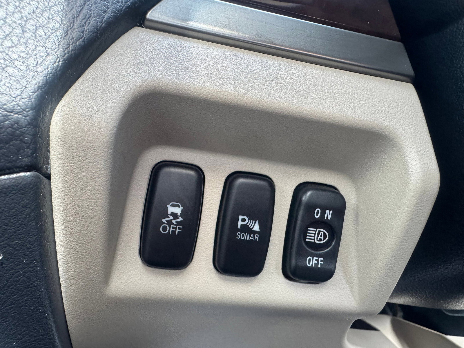Mitsubishi Shogun 3.2 DI-DC SG3 SUV 5dr Diesel Auto 4WD Euro 6 LWB (187 ps) 5dr Automatic 2016