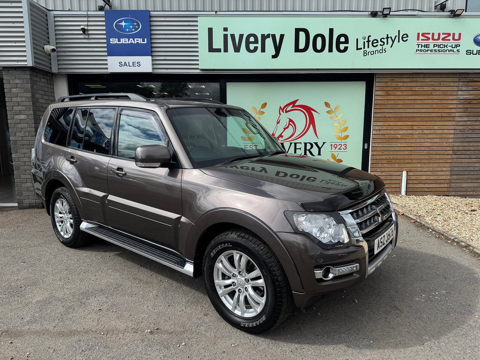 Mitsubishi Shogun 3.2 DI-DC SG3 SUV 5dr Diesel Auto 4WD Euro 6 LWB (187 ps) 5dr Automatic 2016