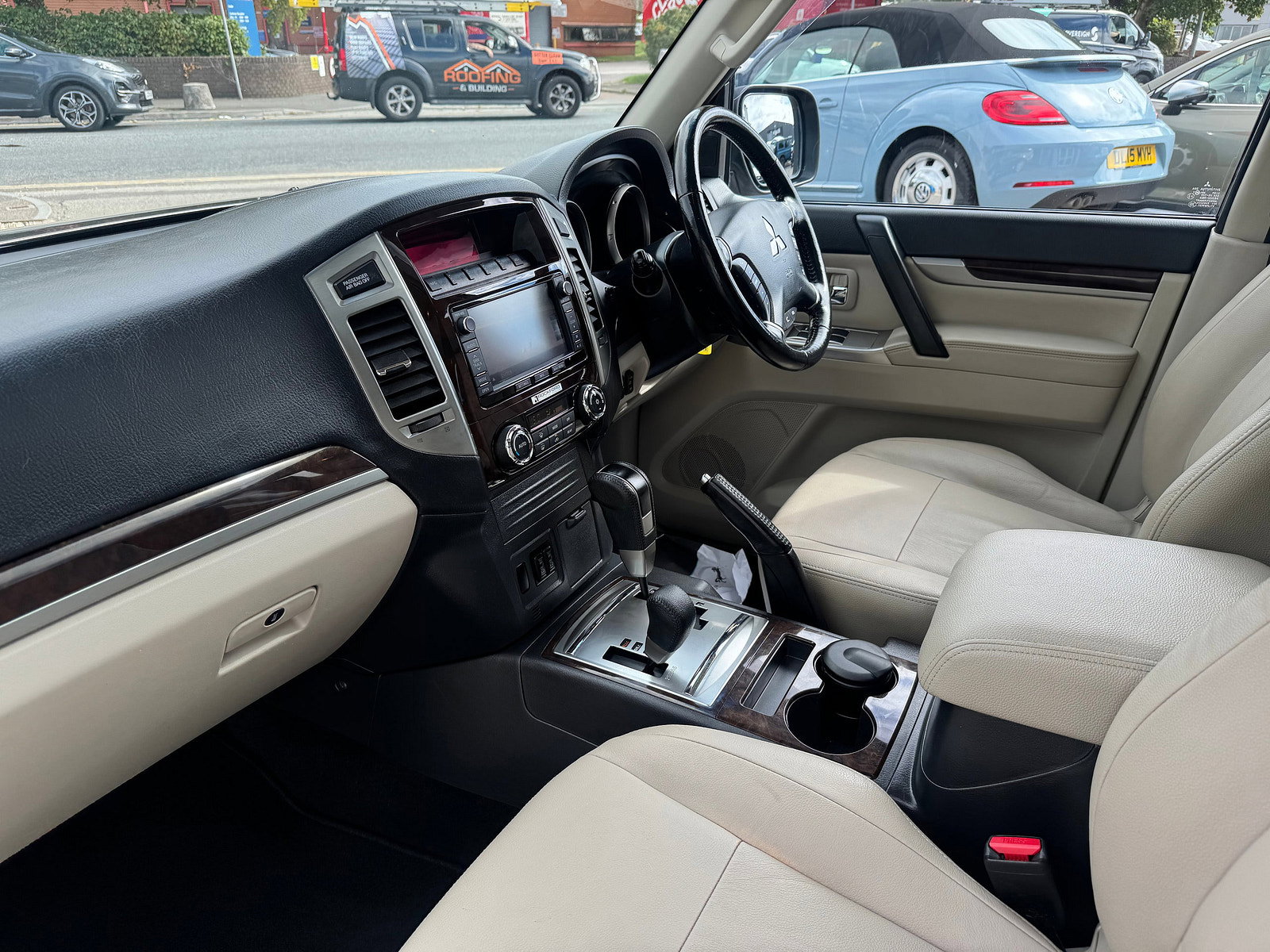 Mitsubishi Shogun 3.2 DI-DC SG3 SUV 5dr Diesel Auto 4WD Euro 6 LWB (187 ps) 5dr Automatic 2016