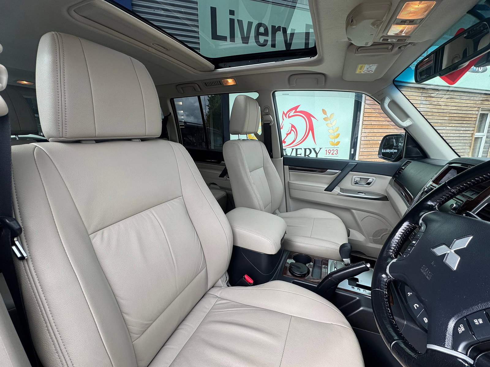 Mitsubishi Shogun 3.2 DI-DC SG3 SUV 5dr Diesel Auto 4WD Euro 6 LWB (187 ps) 5dr Automatic 2016