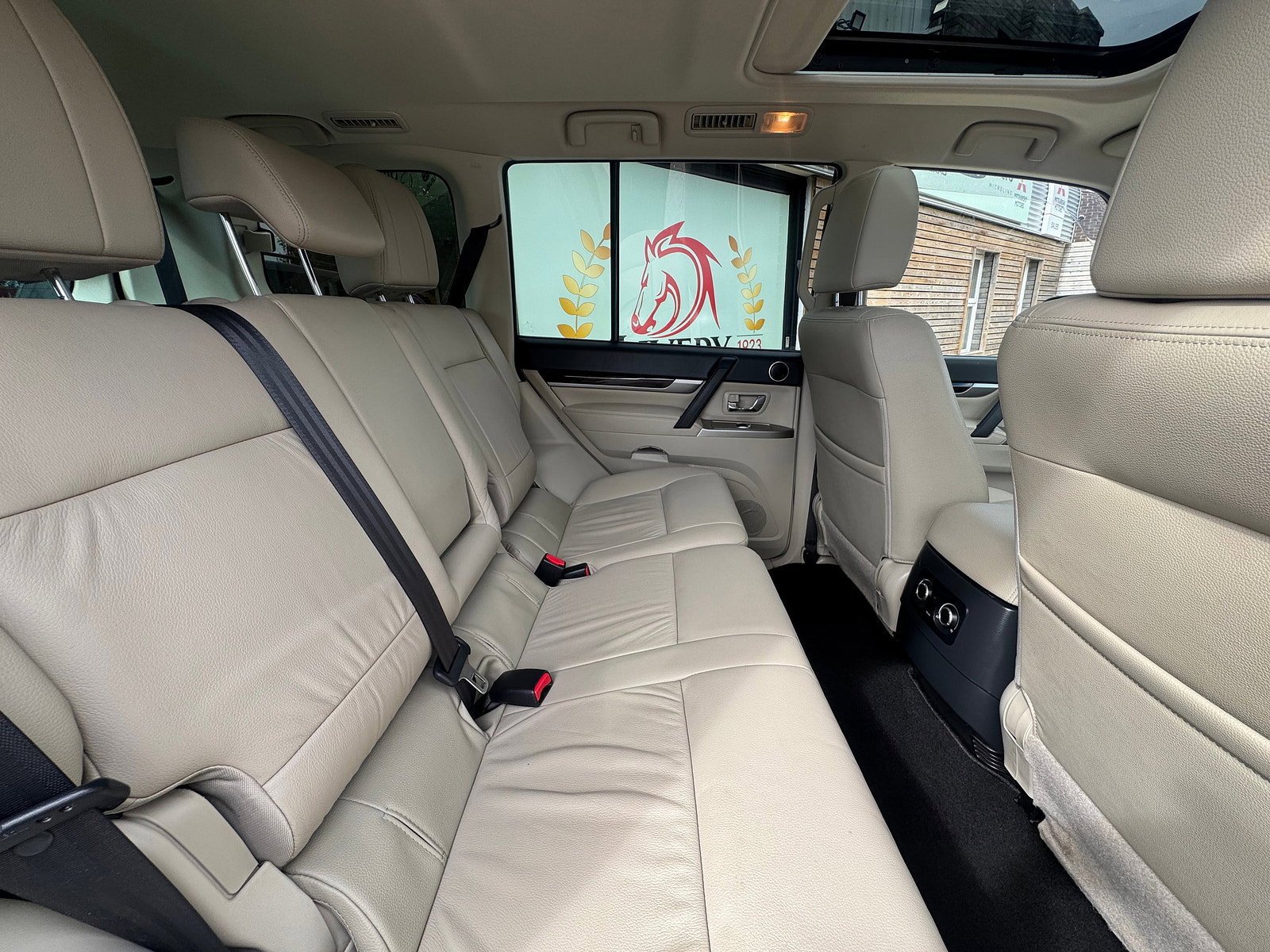 Mitsubishi Shogun 3.2 DI-DC SG3 SUV 5dr Diesel Auto 4WD Euro 6 LWB (187 ps) 5dr Automatic 2016