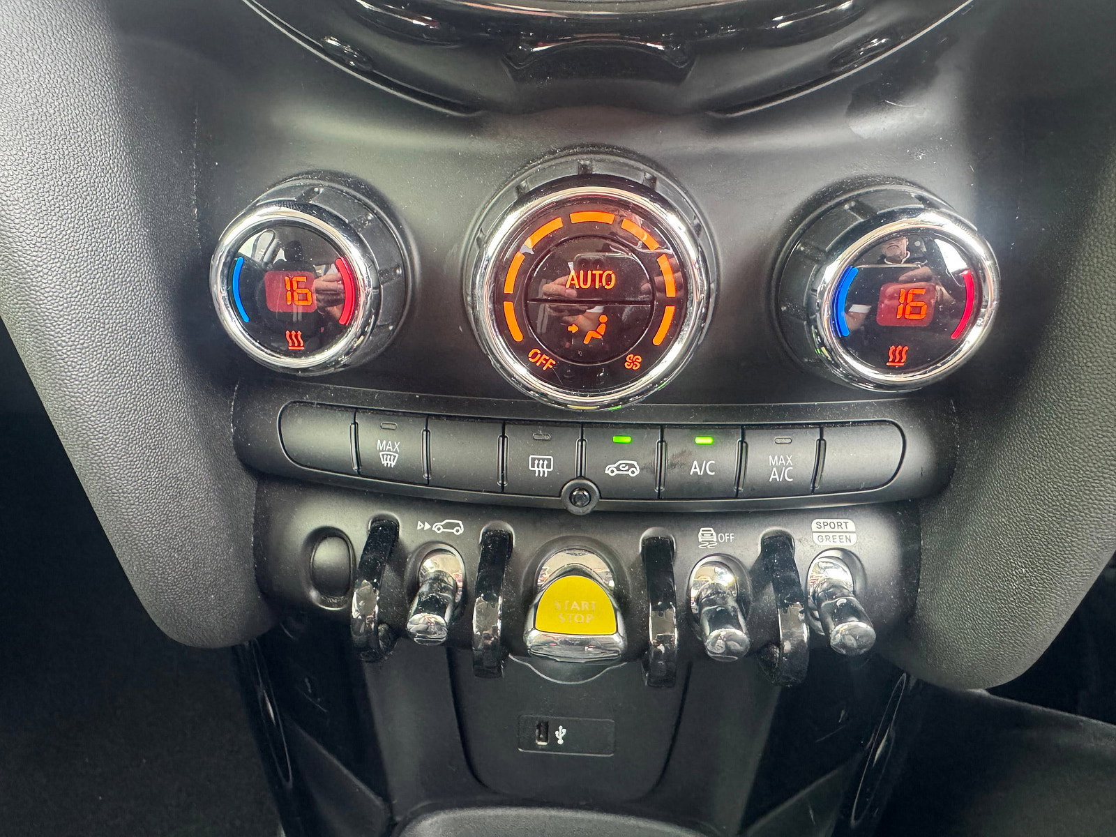 MINI Electric hatch Cooper SE 32.6kWh Level 1 Hatchback 3dr Electric Auto (184 ps) 3dr Automatic 2021