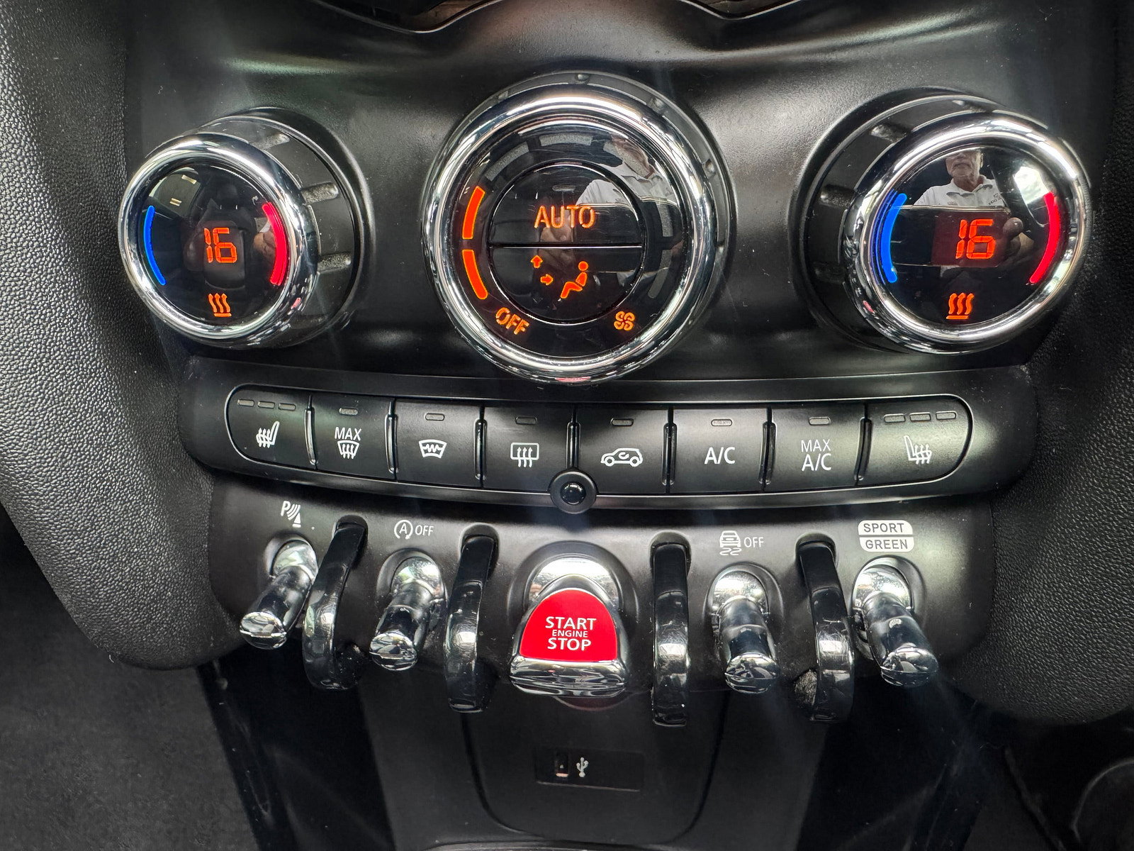 MINI Hatch 1.5 Cooper Sport Hatchback 3dr Petrol Manual Euro 6 (s/s) (136 ps) 3dr Manual 2019