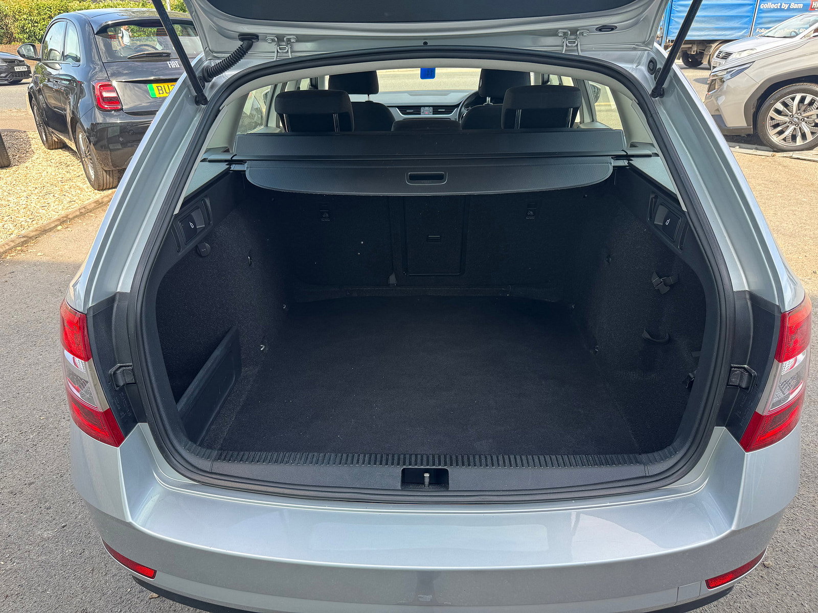 Skoda Octavia 1.5 TSI ACT SE Drive Estate 5dr Petrol DSG Euro 6 (s/s) (150 ps) 5dr Automatic 2019