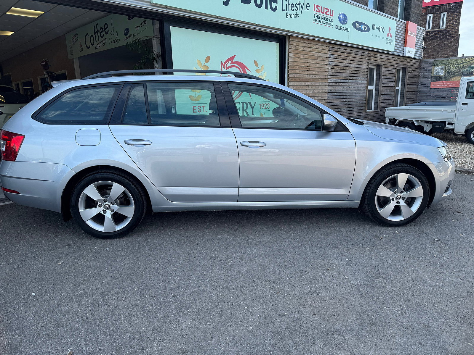 Skoda Octavia 1.5 TSI ACT SE Drive Estate 5dr Petrol DSG Euro 6 (s/s) (150 ps) 5dr Automatic 2019