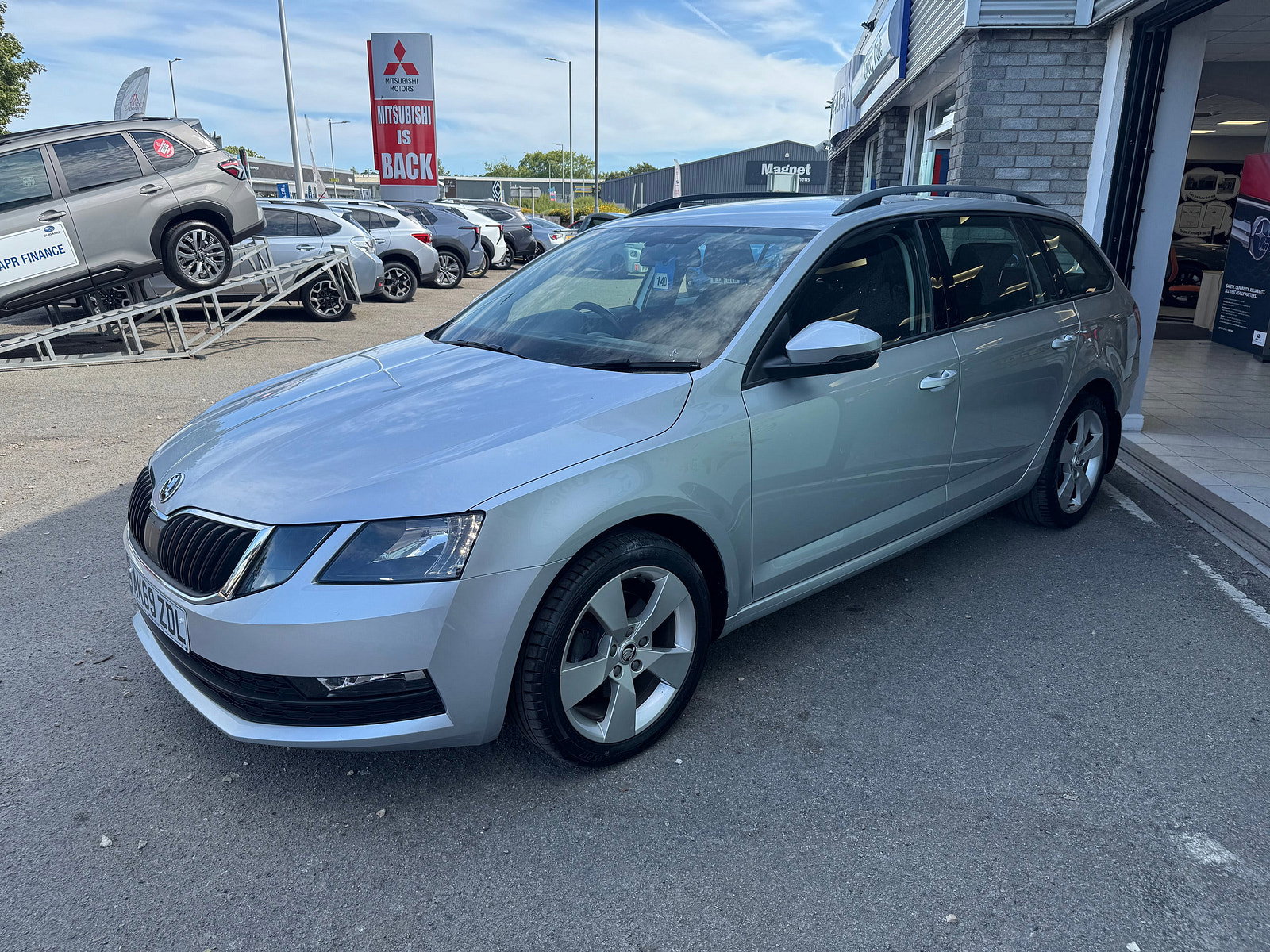 Skoda Octavia 1.5 TSI ACT SE Drive Estate 5dr Petrol DSG Euro 6 (s/s) (150 ps) 5dr Automatic 2019