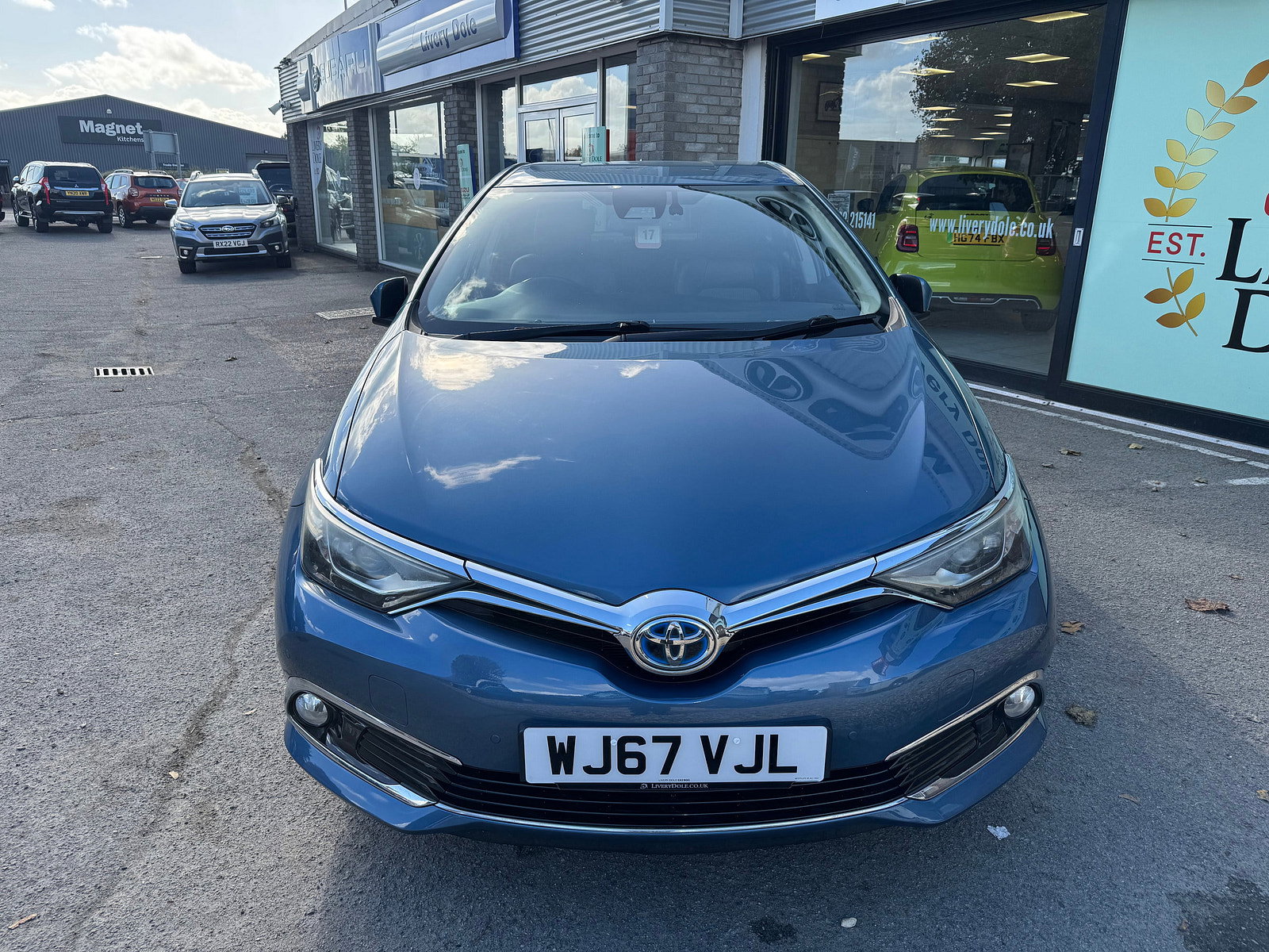 Toyota Auris 1.8 VVT-h Excel Hatchback 5dr Petrol Hybrid CVT Euro 6 (s/s) (Safety Sense) (136 ps) 5dr Automatic 2017