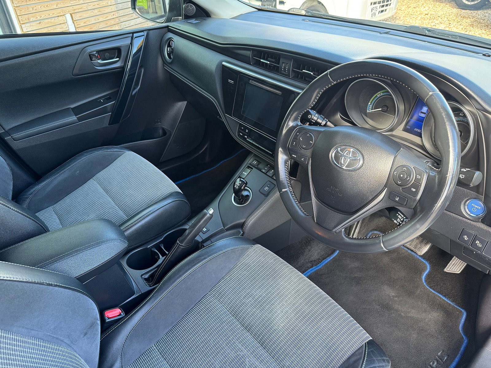 Toyota Auris 1.8 VVT-h Excel Hatchback 5dr Petrol Hybrid CVT Euro 6 (s/s) (Safety Sense) (136 ps) 5dr Automatic 2017
