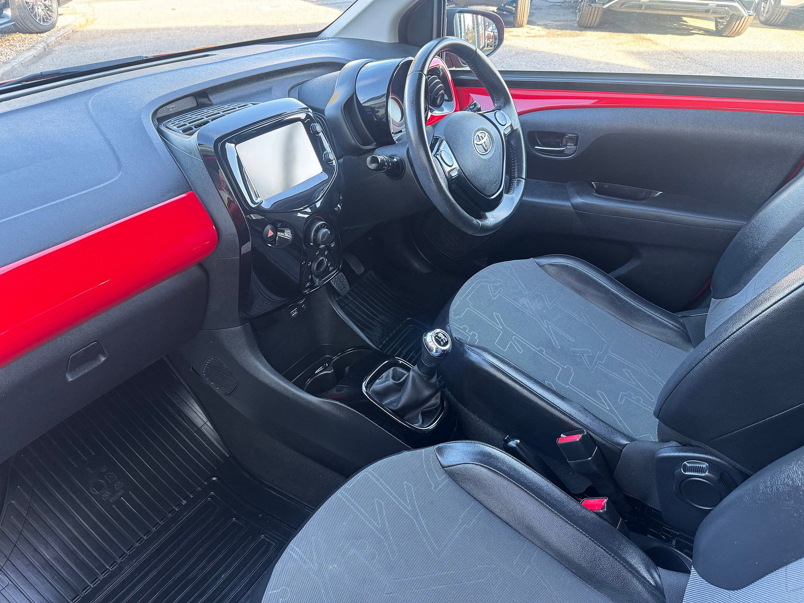 Toyota Aygo 1.0 VVT-i x-pression Hatchback 5dr Petrol Manual Euro 6 (68 ps) 5dr Manual 2016