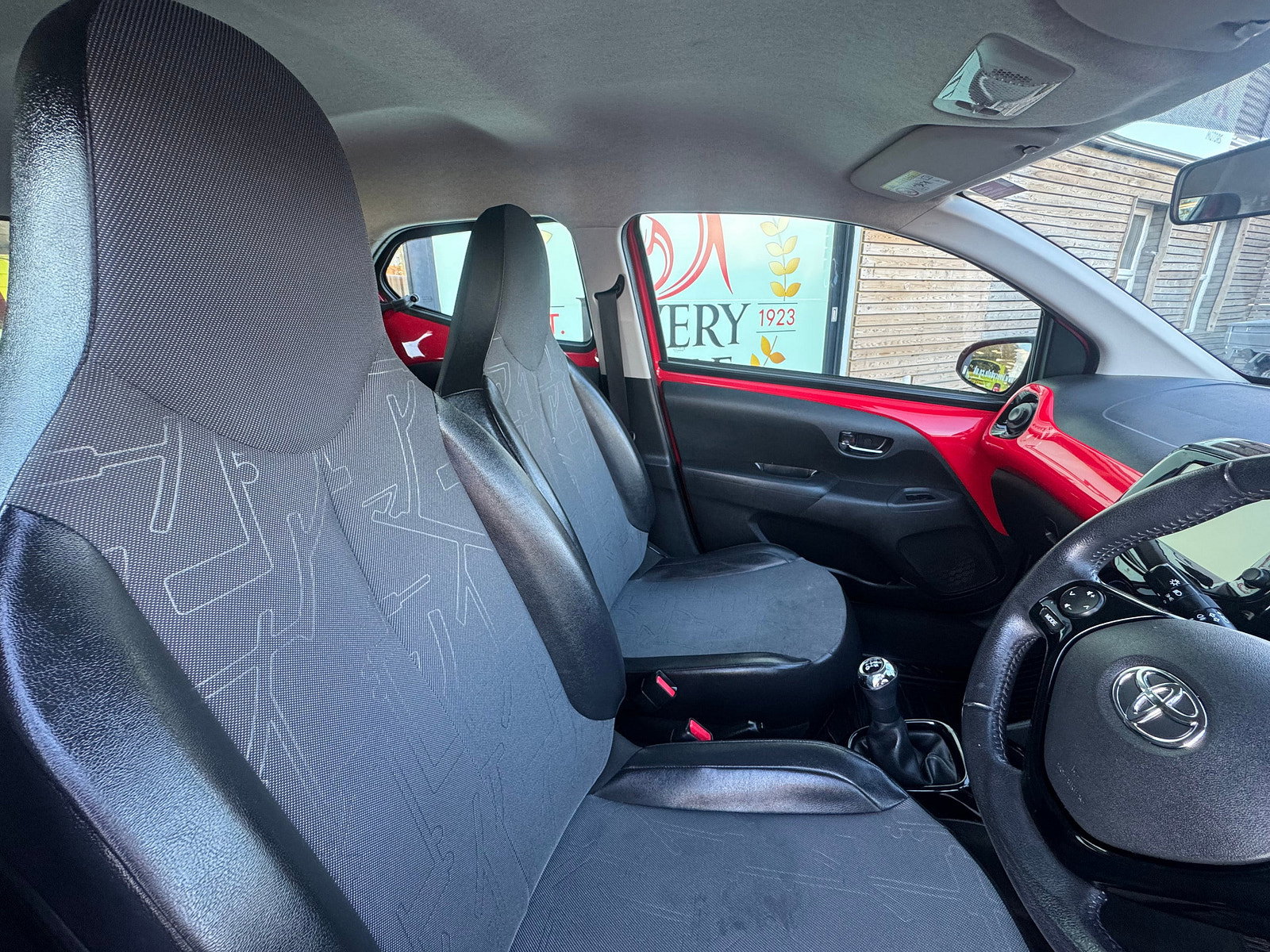 Toyota Aygo 1.0 VVT-i x-pression Hatchback 5dr Petrol Manual Euro 6 (68 ps) 5dr Manual 2016