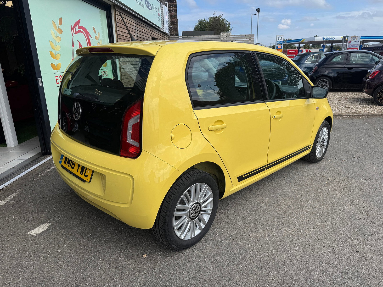 Volkswagen up! 1.0 Look up! Hatchback 5dr Petrol Manual Euro 6 (60 ps) 5dr Manual 2016