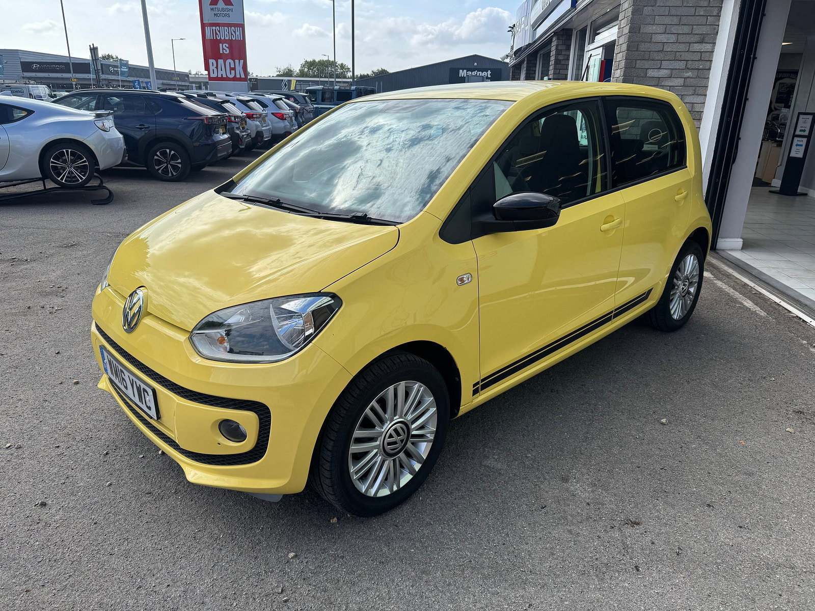 Volkswagen up! 1.0 Look up! Hatchback 5dr Petrol Manual Euro 6 (60 ps) 5dr Manual 2016