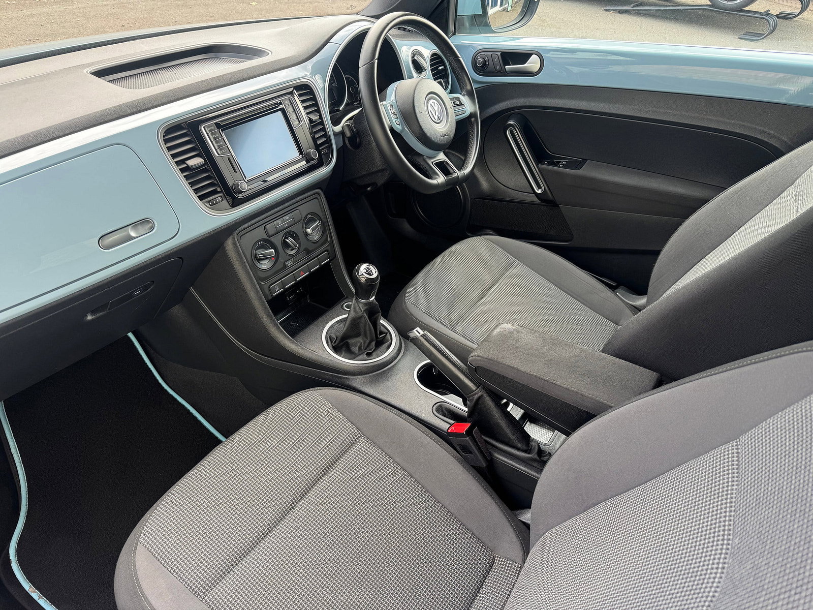 Volkswagen Beetle 2.0 TDI BlueMotion Tech Design Cabriolet 2dr Diesel Manual Euro 6 (s/s) (150 ps) 2dr Manual 2015