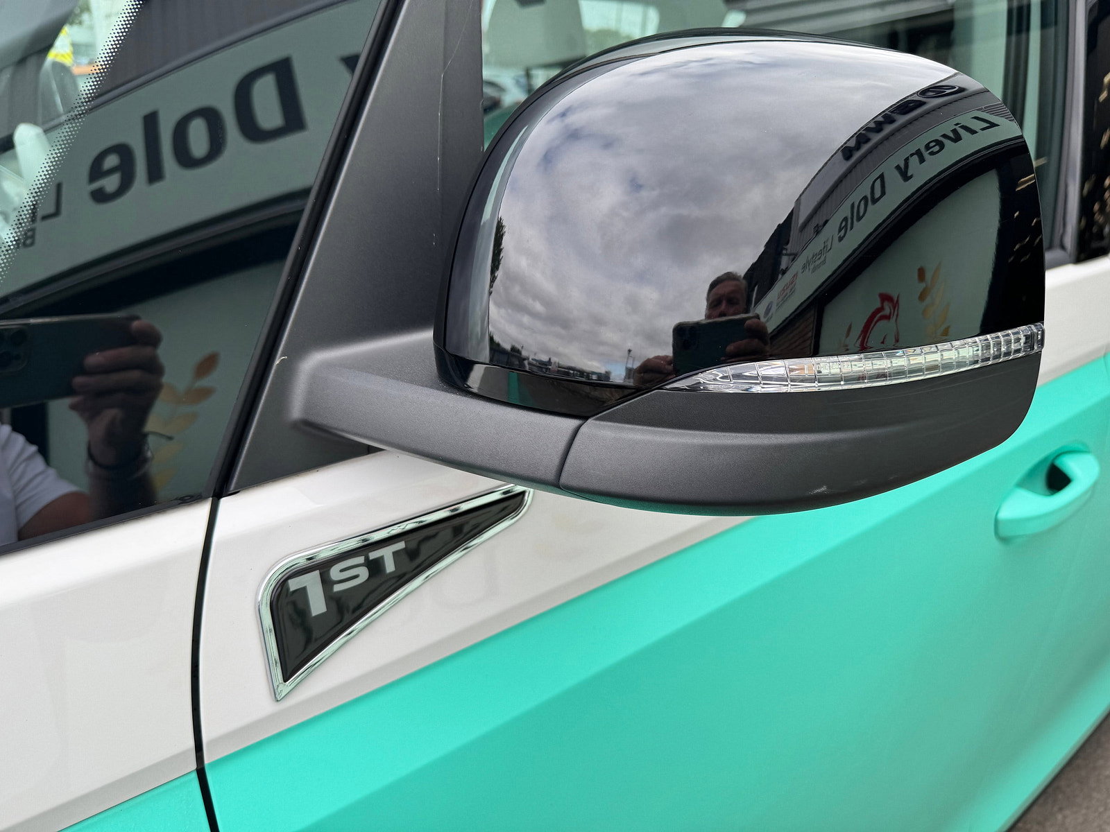 Volkswagen ID. Buzz Pro 77kWh 1ST Edition MPV 5dr Electric Auto (204 ps) 5dr Automatic 2023