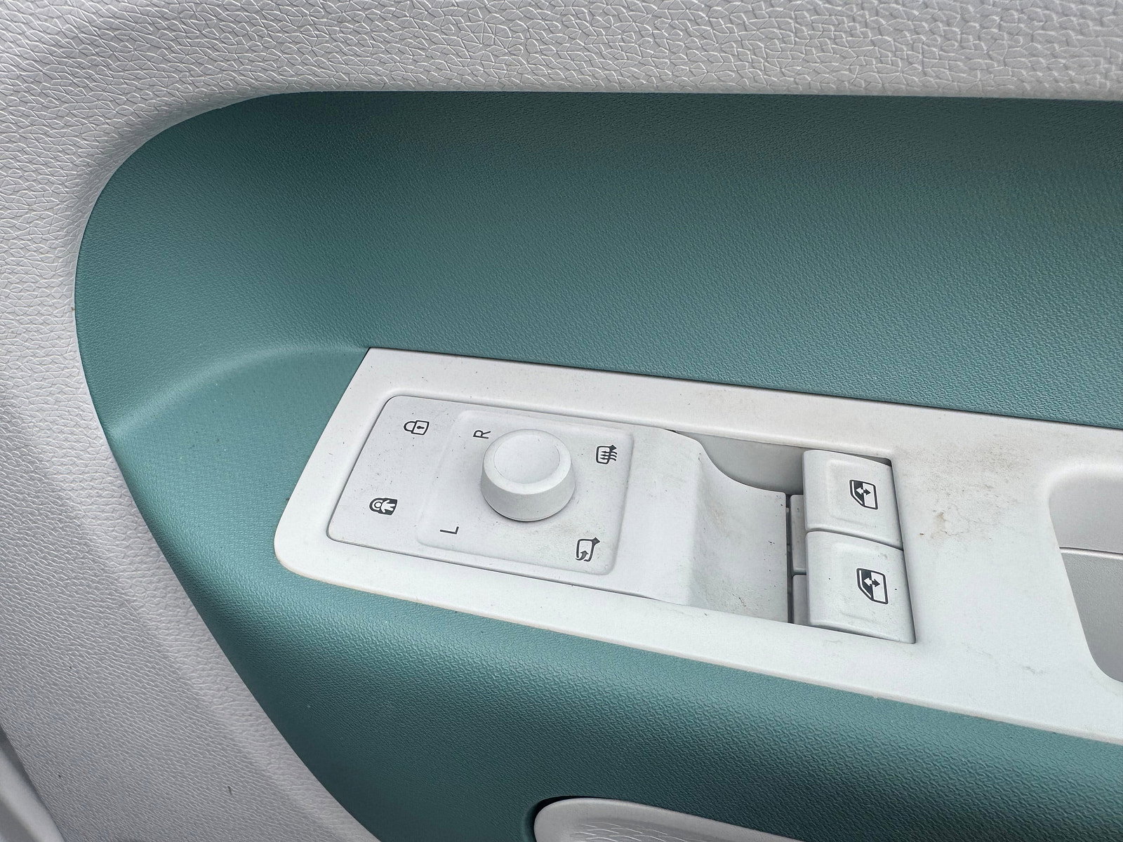 Volkswagen ID. Buzz Pro 77kWh 1ST Edition MPV 5dr Electric Auto (204 ps) 5dr Automatic 2023