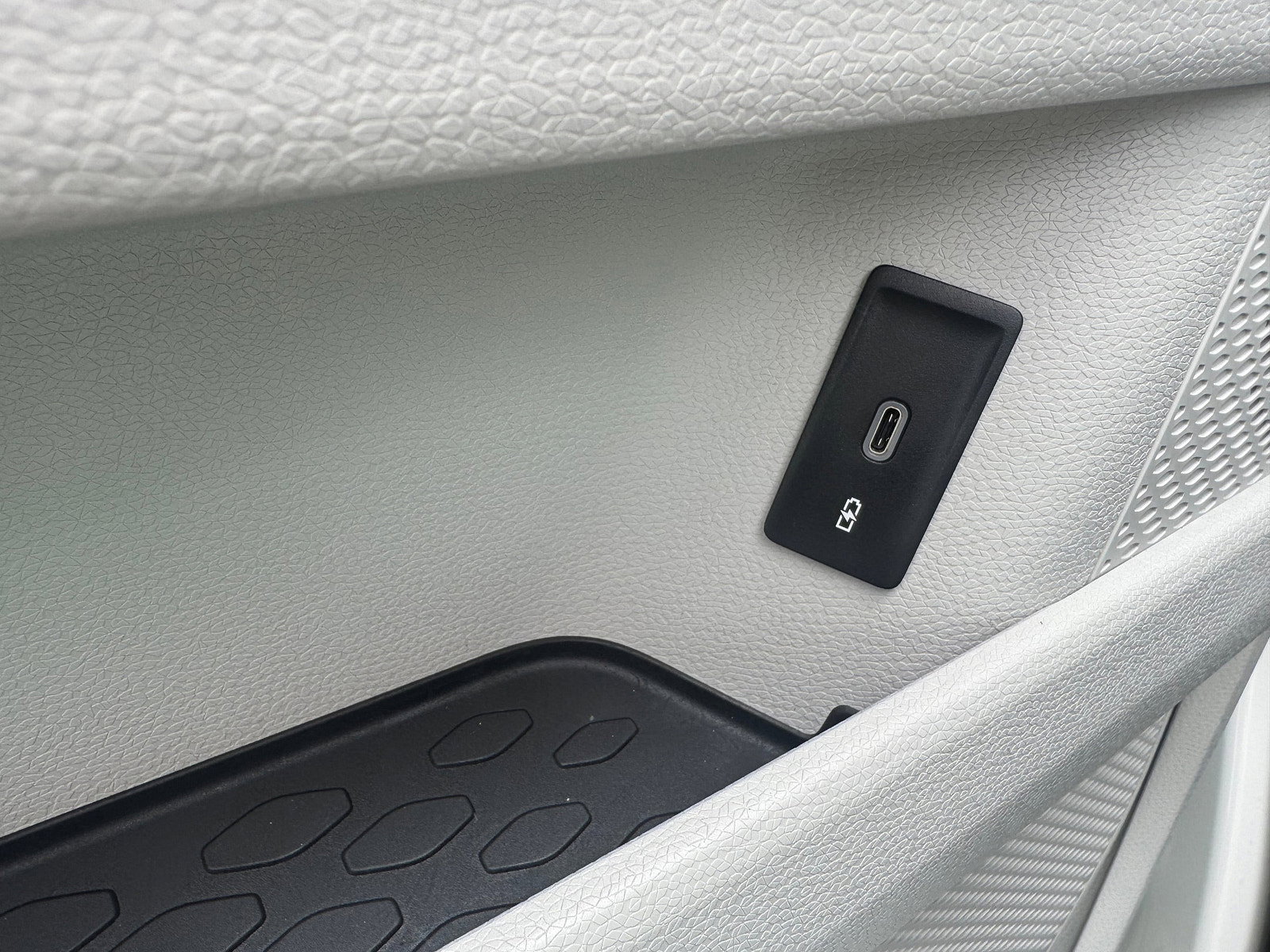 Volkswagen ID. Buzz Pro 77kWh 1ST Edition MPV 5dr Electric Auto (204 ps) 5dr Automatic 2023