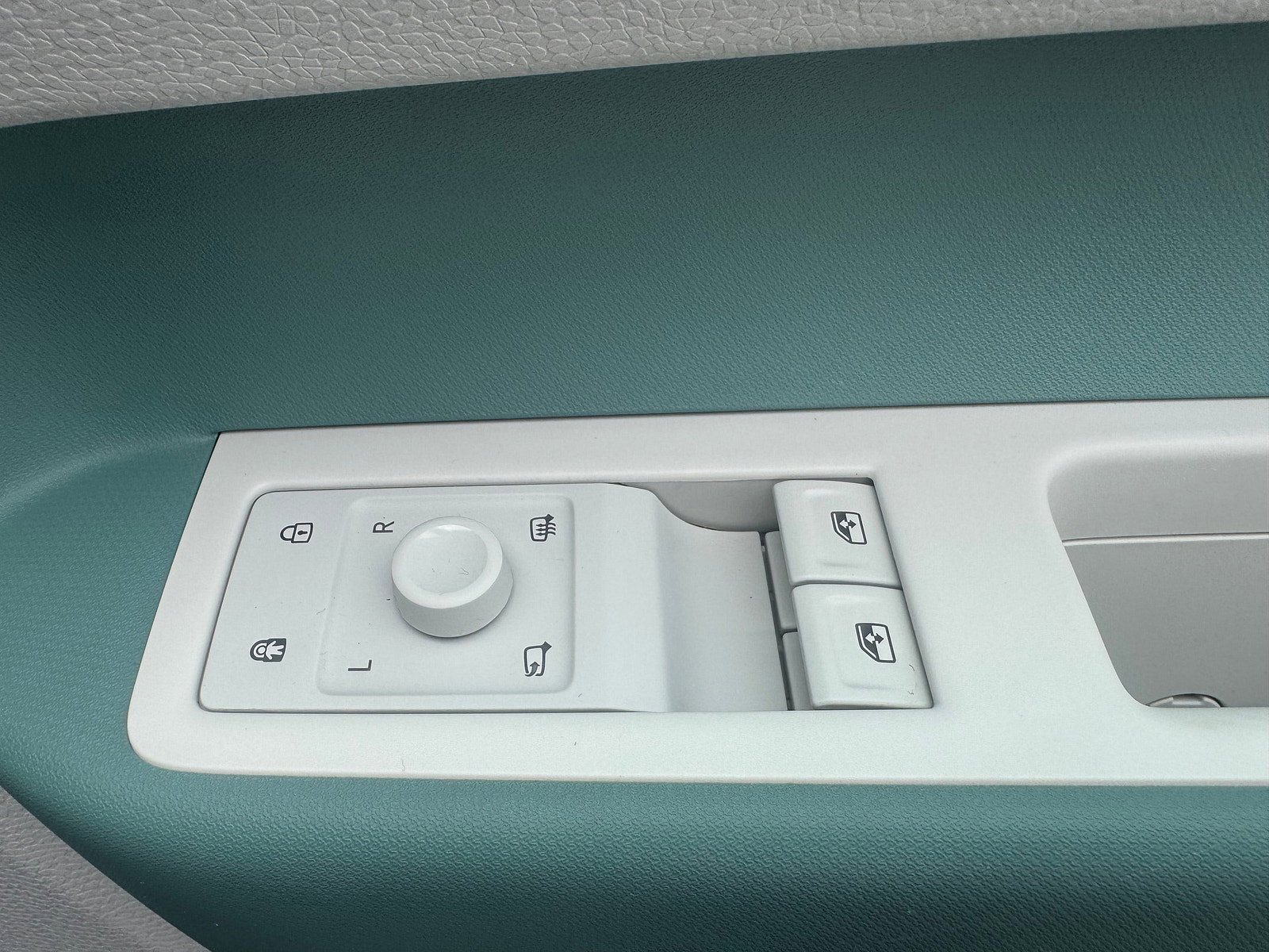 Volkswagen ID. Buzz Pro 77kWh 1ST Edition MPV 5dr Electric Auto (204 ps) 5dr Automatic 2023