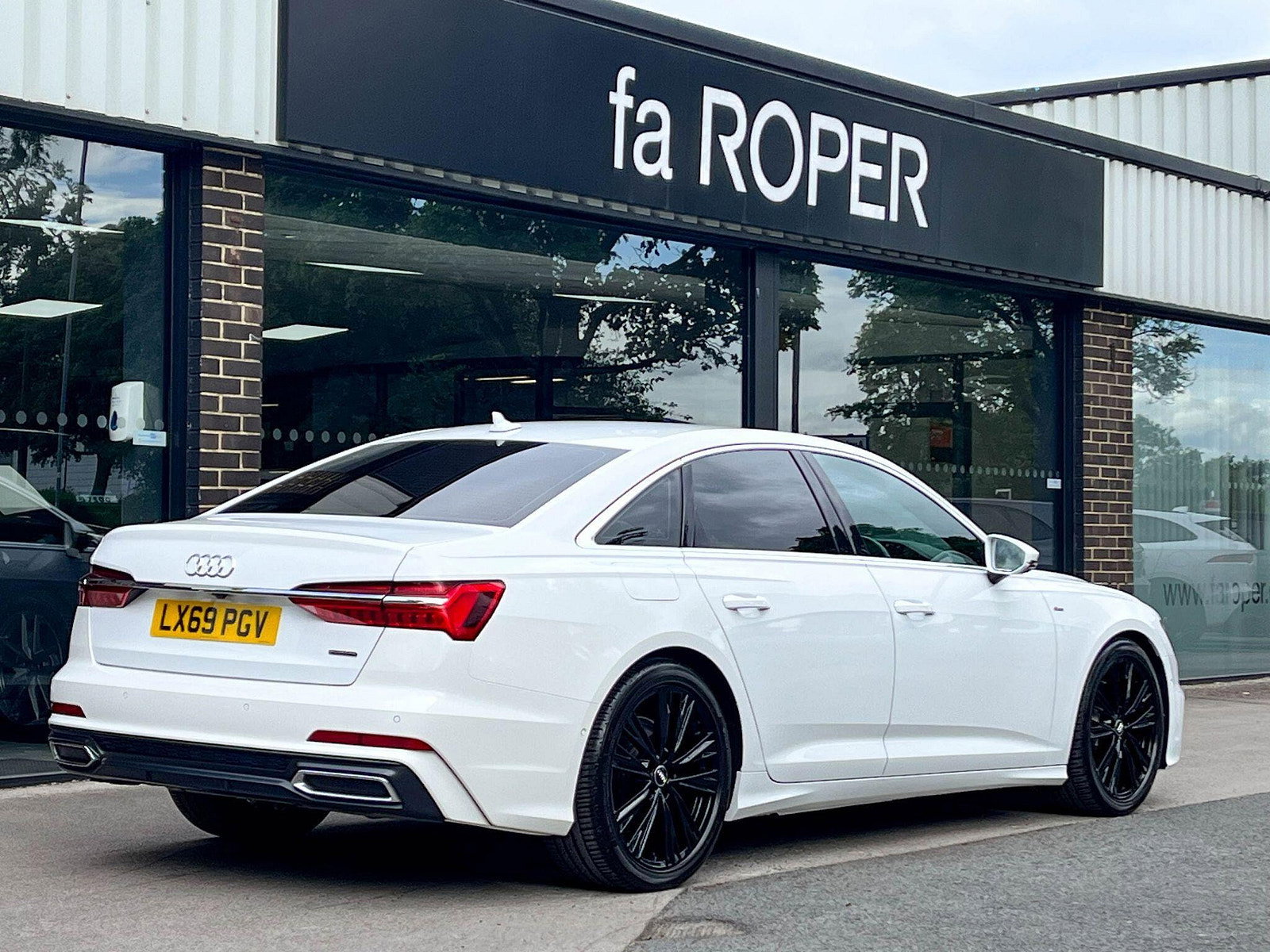 Audi A6 Saloon 2.0 TDI 40 S Line quattro S tronic 204ps 4dr Automatic 2019