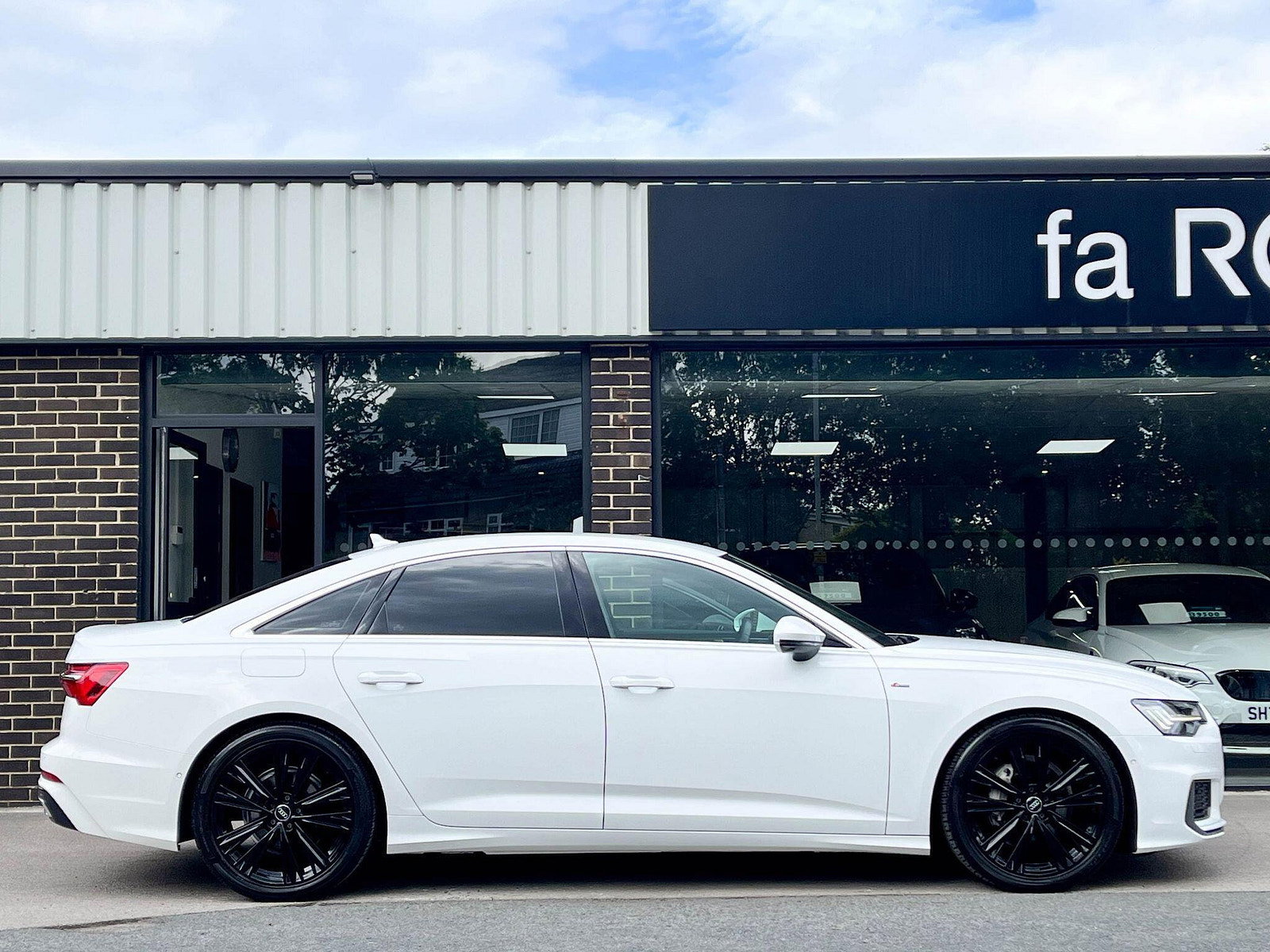 Audi A6 Saloon 2.0 TDI 40 S Line quattro S tronic 204ps 4dr Automatic 2019