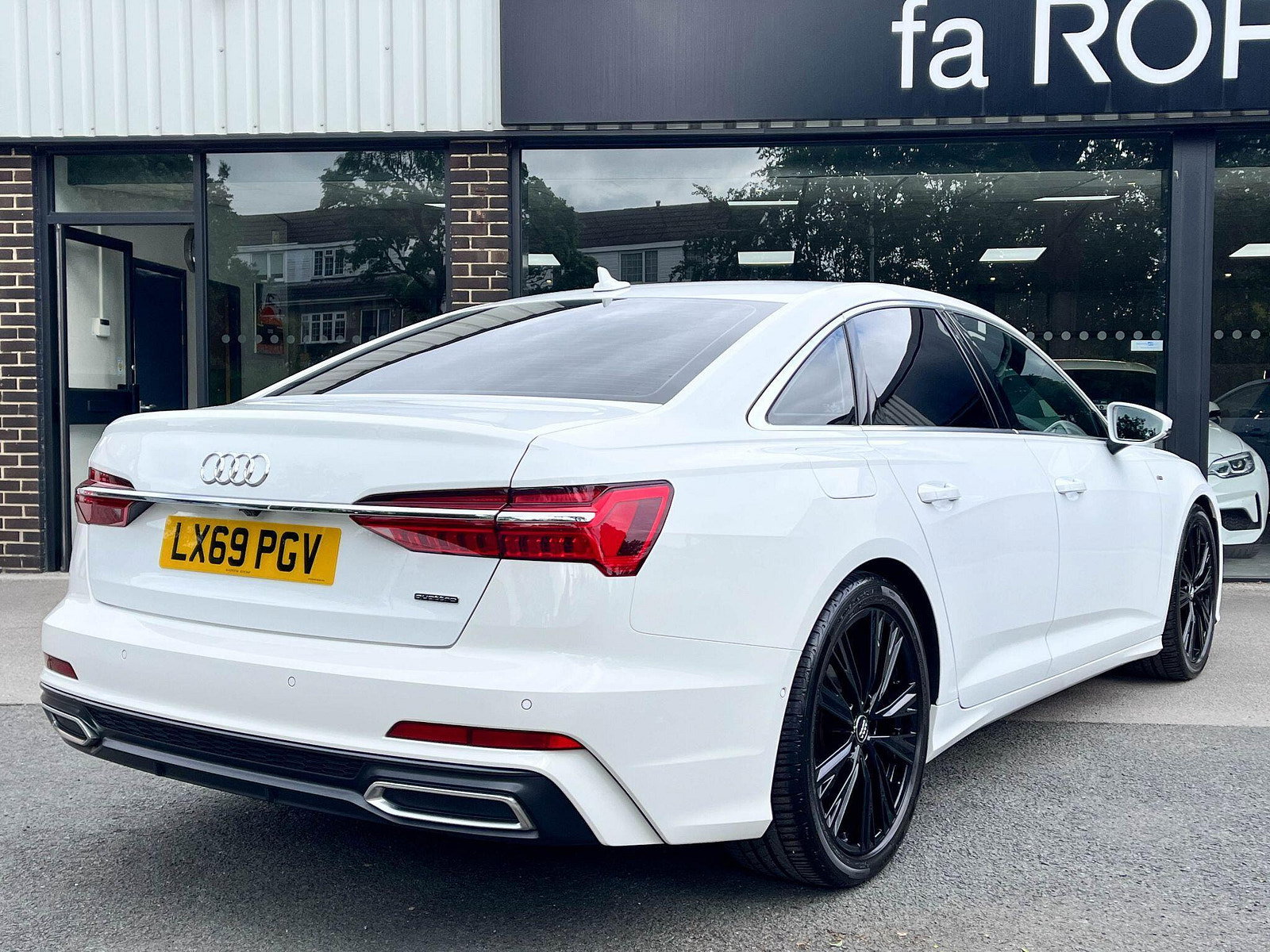 Audi A6 Saloon 2.0 TDI 40 S Line quattro S tronic 204ps 4dr Automatic 2019