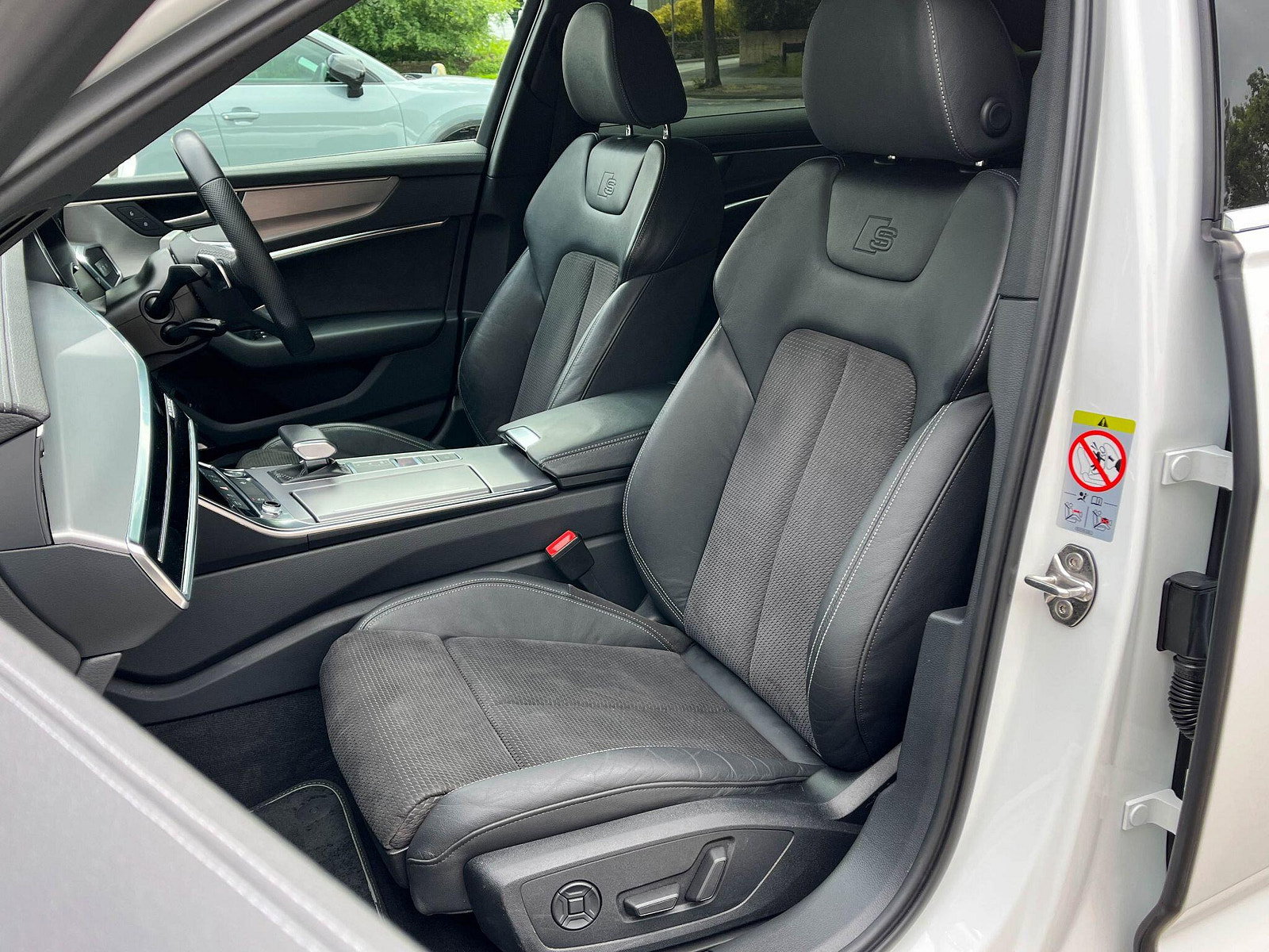 Audi A6 Saloon 2.0 TDI 40 S line Saloon 4dr Diesel S Tronic quattro Euro 6 (s/s) (204 ps) 4dr Automatic 2019