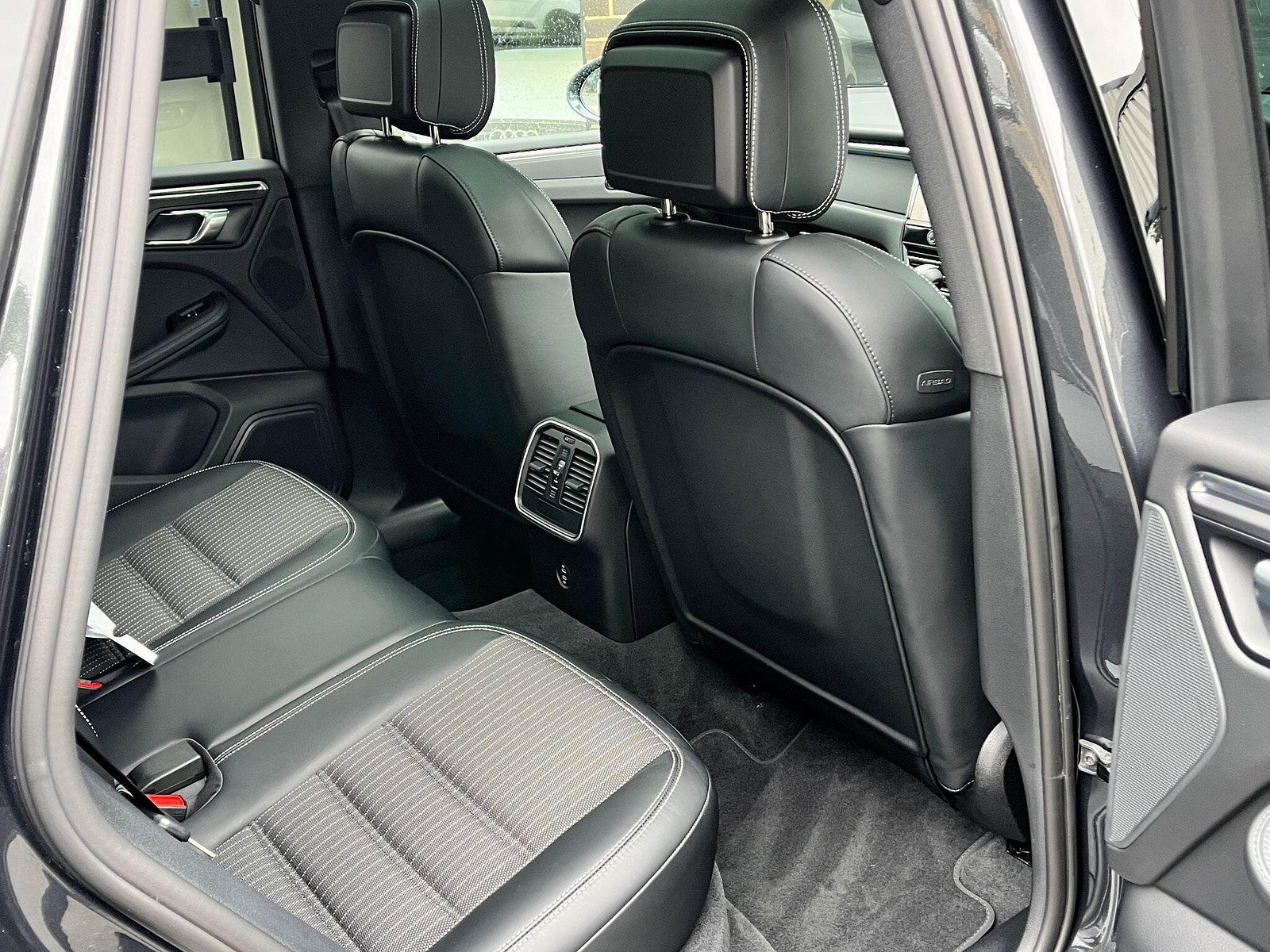 Porsche Macan 2.0T 'T' PDK 265ps 5dr Automatic 2024