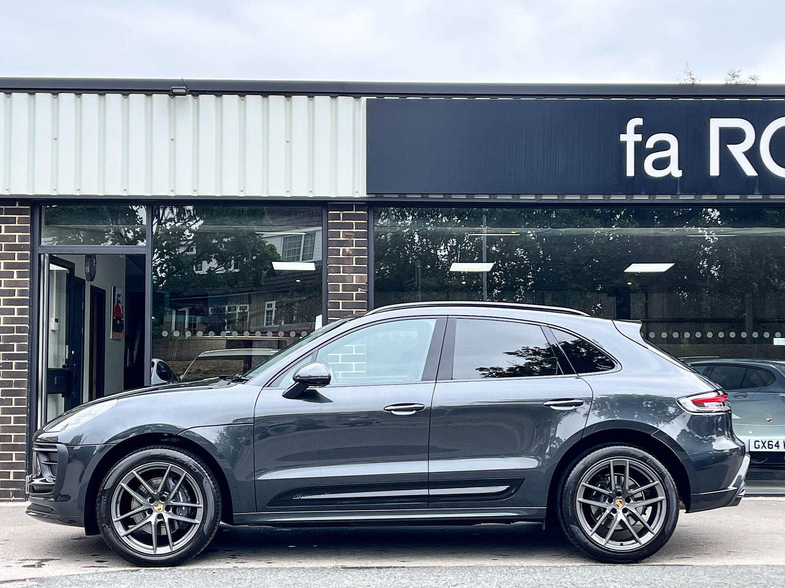 Porsche Macan 2.0T 'T' PDK 265ps 5dr Automatic 2024