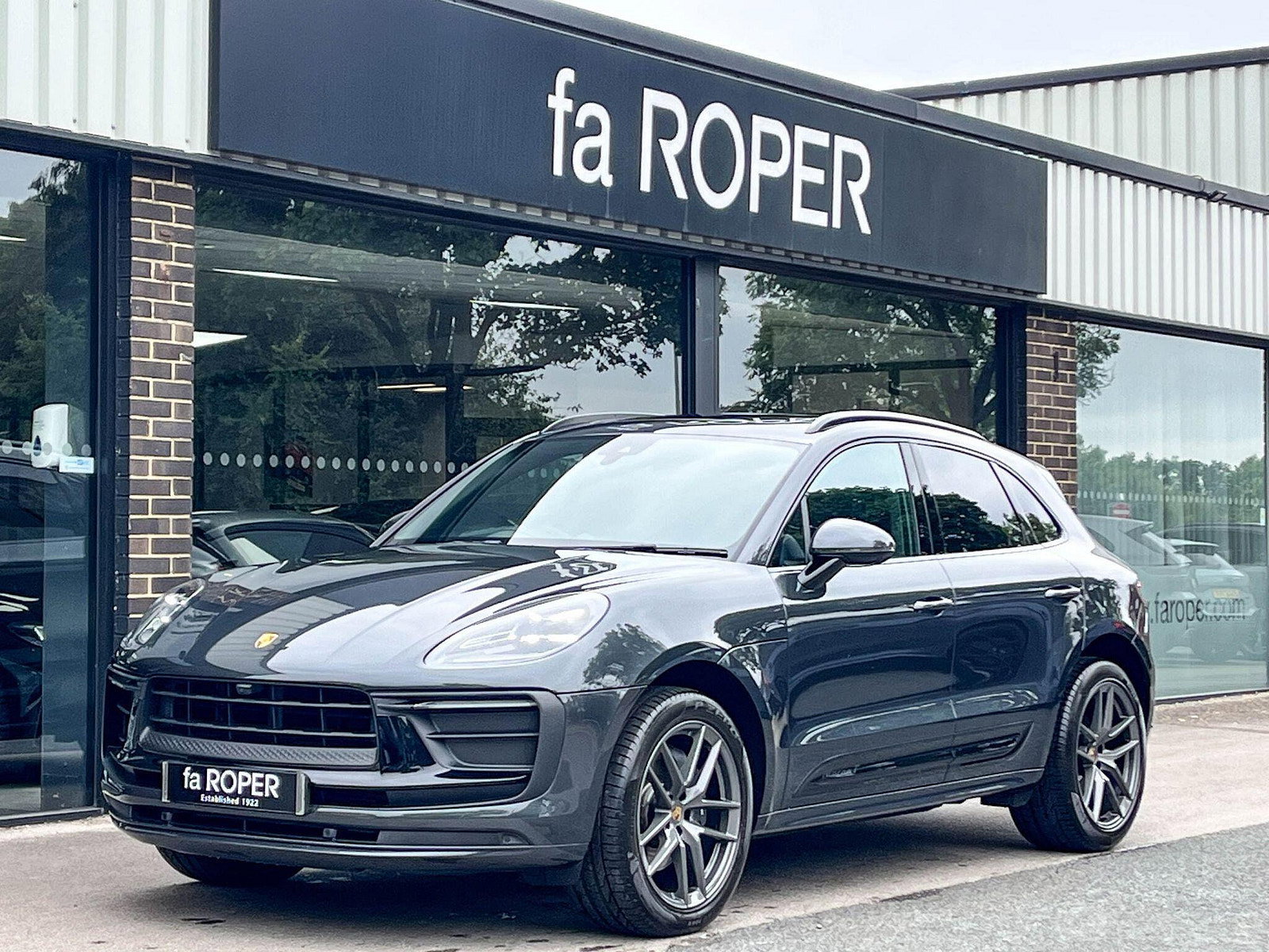 Porsche Macan 2.0T 'T' PDK 265ps 5dr Automatic 2024