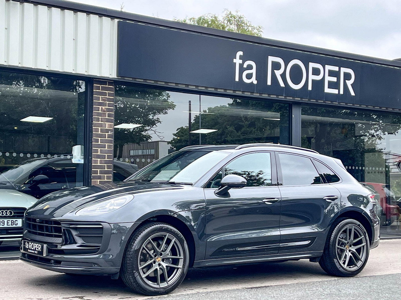 Porsche Macan 2.0T 'T' PDK 265ps 5dr Automatic 2024