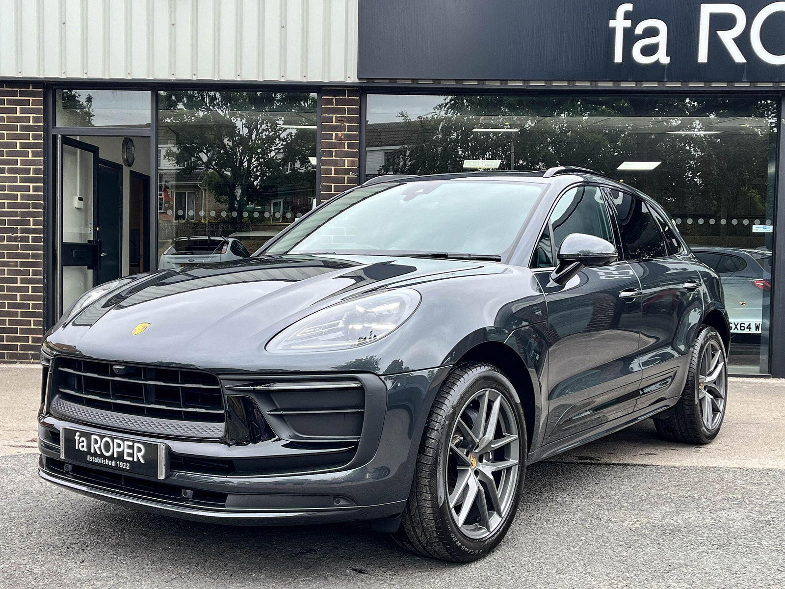 Porsche Macan 2.0T 'T' PDK 265ps 5dr Automatic 2024
